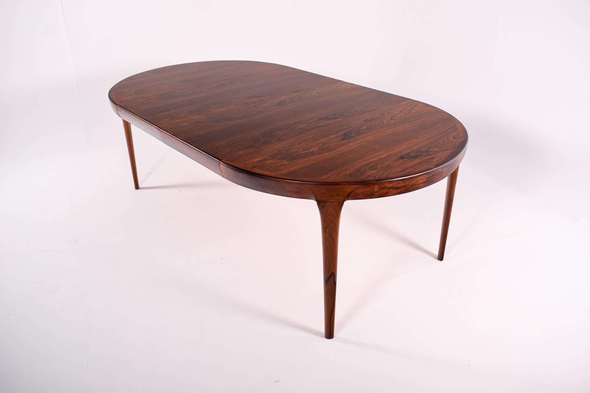 Mid-20th Century Dining Table in Rosewood by Ib Kofod Larsen for Faarup Mobelfabrik