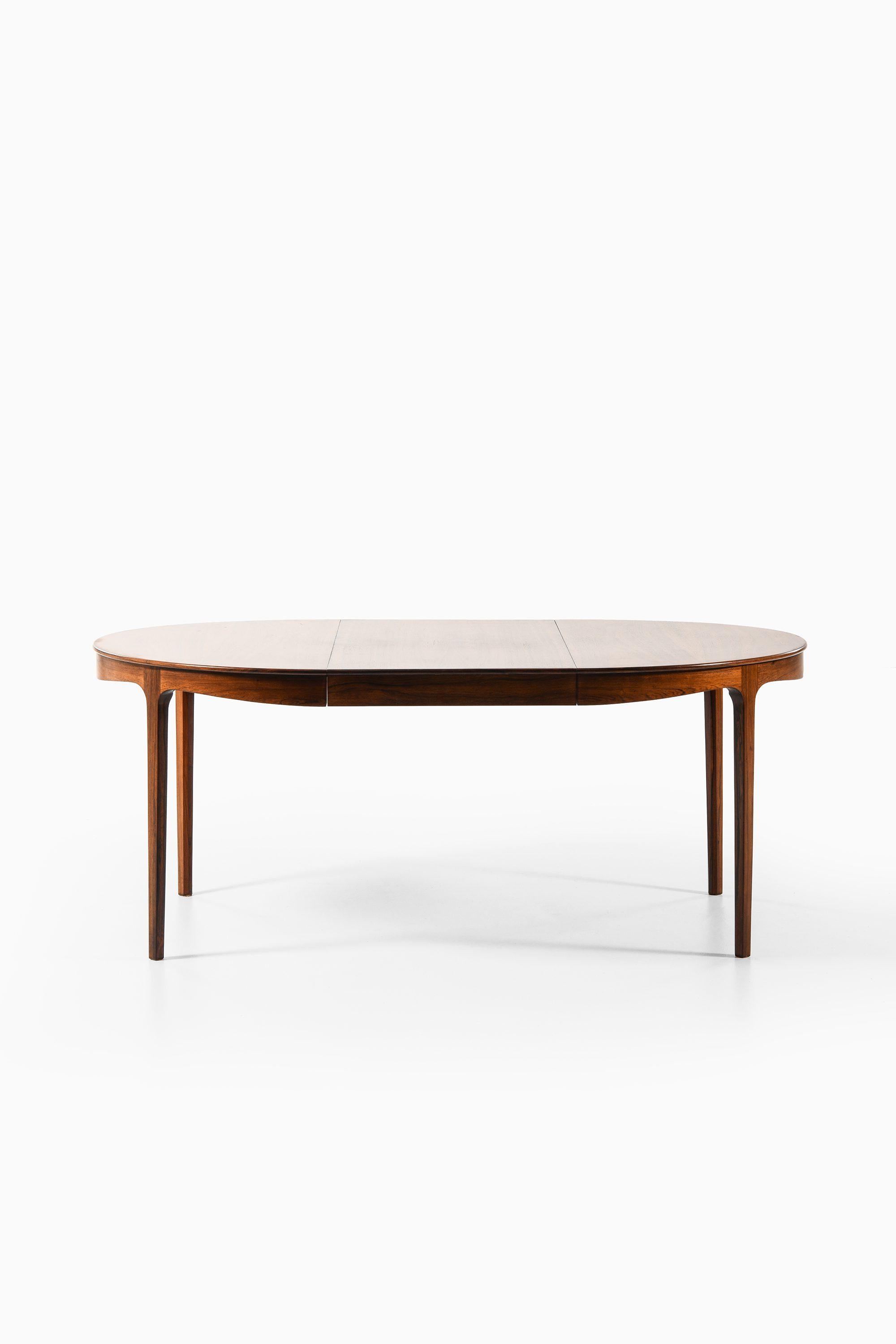 Scandinavian Modern Dining Table in Rosewood by Ole Wanscher, 1945 For Sale