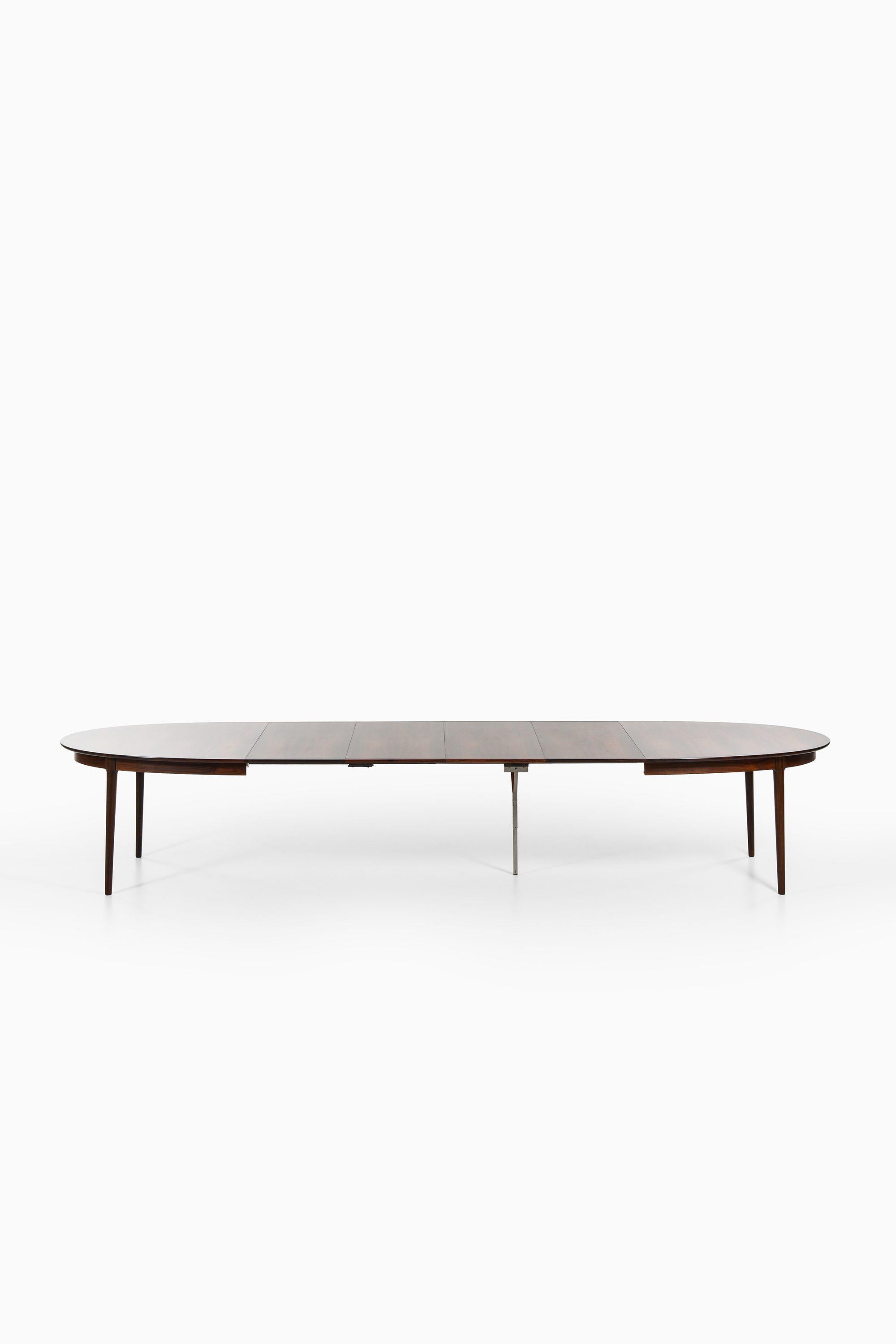 Table de salle à manger en bois de rose par Torbjørn Afdal, années 1960

Informations supplémentaires :
Matériau : Bois de rose
Style : Milieu du siècle, Scandinave
Produit par Nesjestranda møbelfabrik en Norvège
Dimensions (L x P x H) : 210 410 x