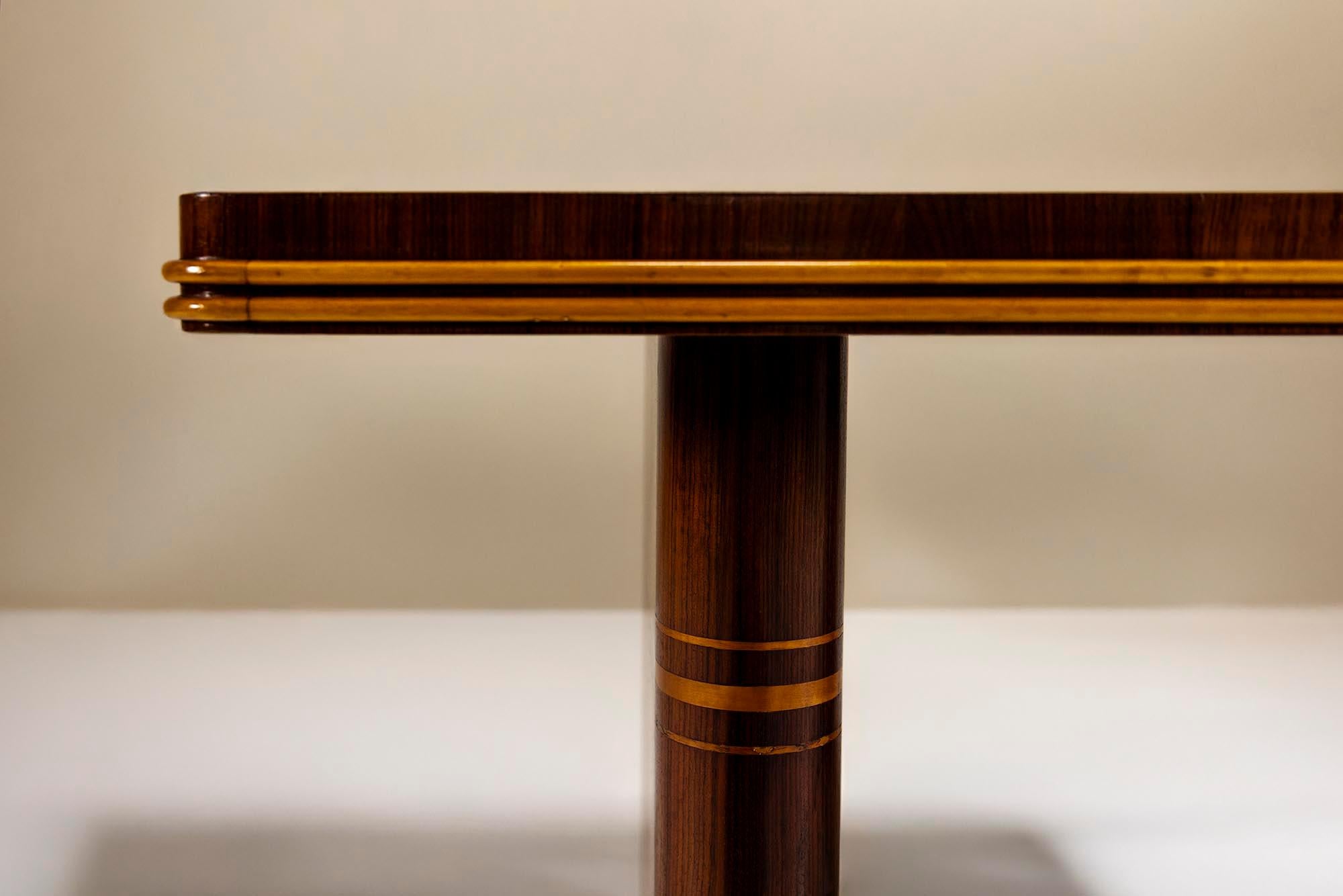 Table de salle à manger en placage de bois de rose et détails en érable attribués à Osvaldo Borsani en vente 2