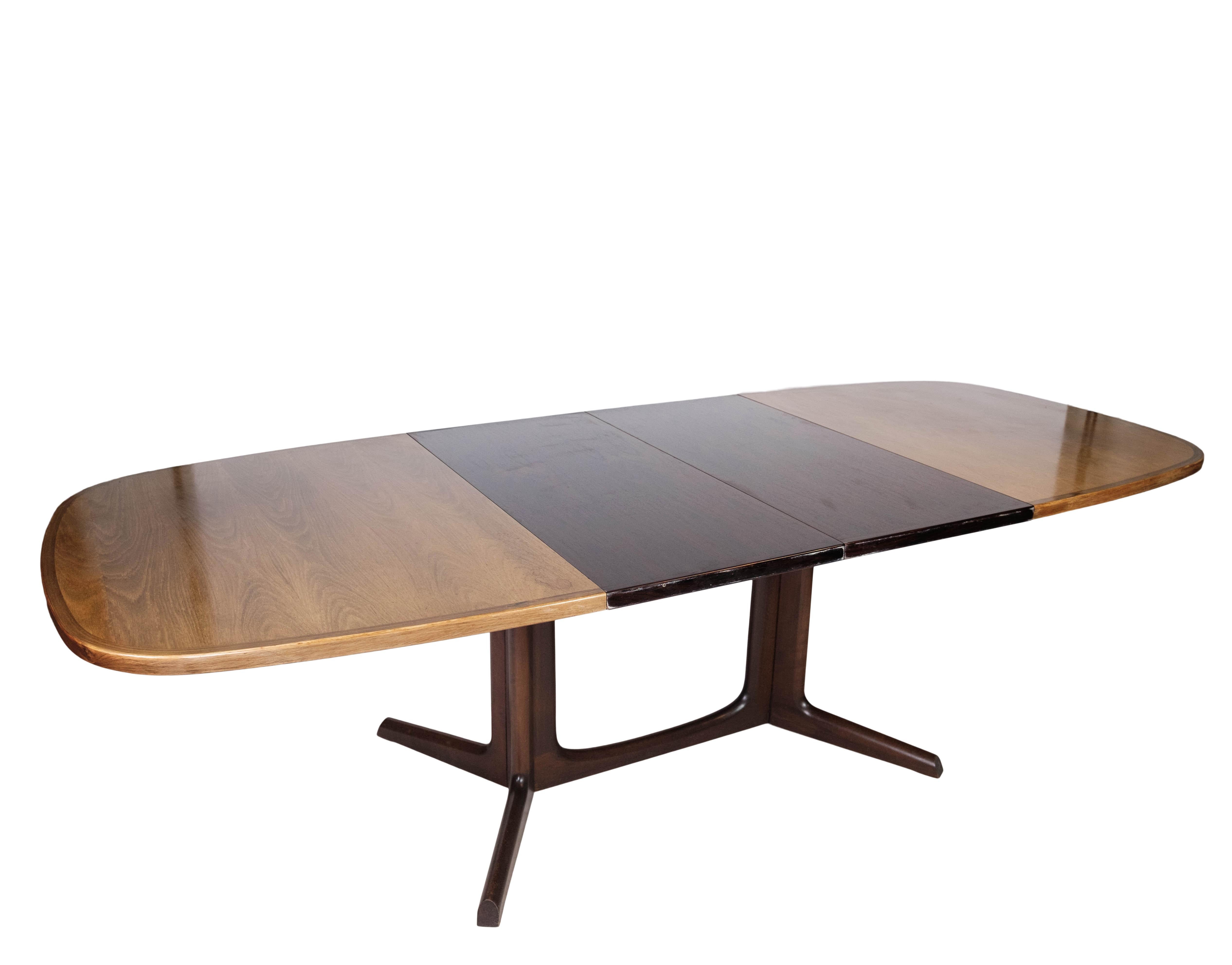 Dining table in rosewood with extension of danish design manufactured by Gudme Furniture Factory in the 1960s. The table is in great vintage condition.
The two extensions are 48 cm each.