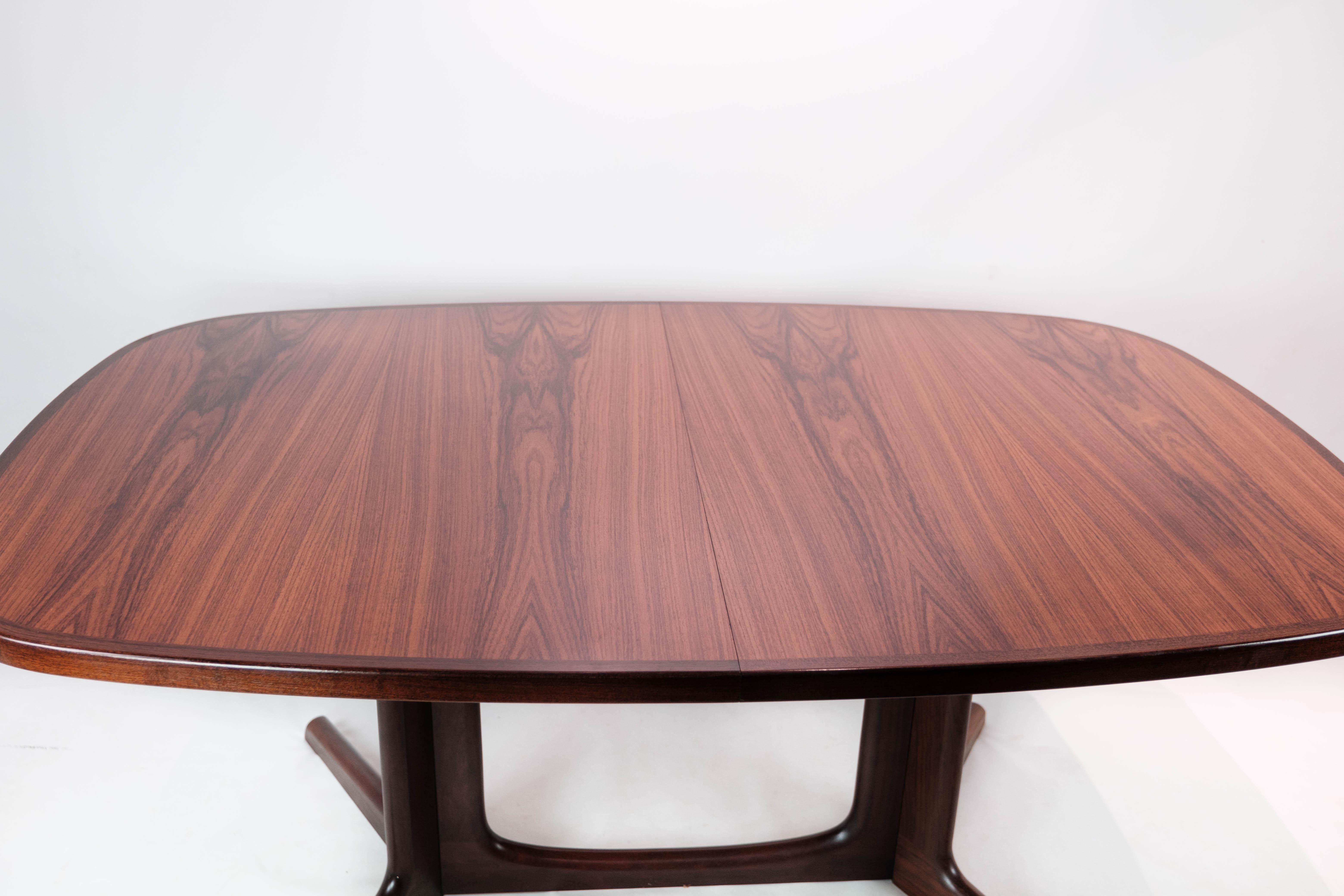 Dining table in rosewood with extensions of Danish design manufactured by Gudme Furniture in the 1960s. The table is in great vintage condition.
The two extensions are 49 cm each.