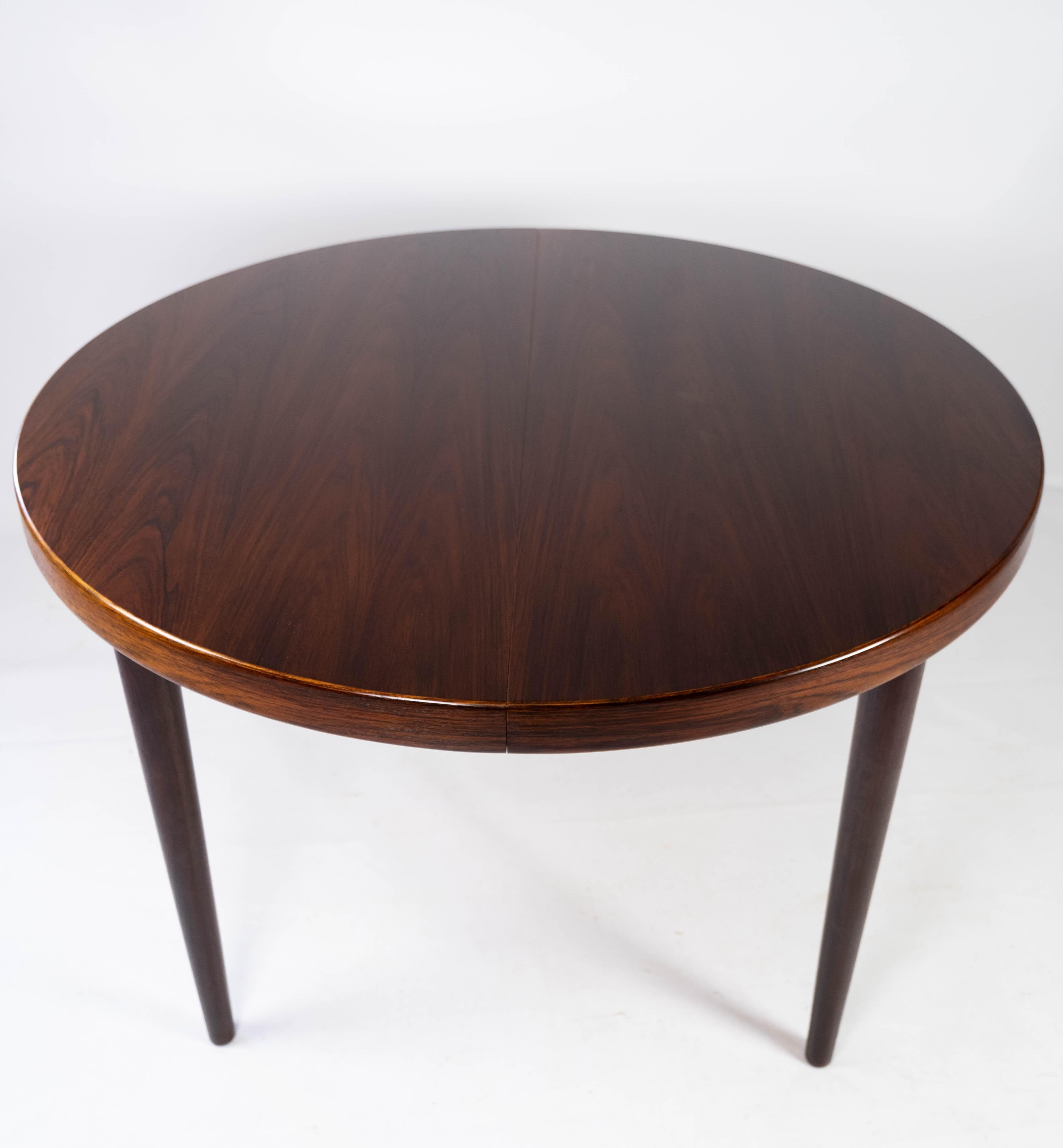 Dining table in rosewood with two extension plates, designed by Omann Junior from the 1960s. The table is in great vintage condition.
Extensions are each 55 cm.