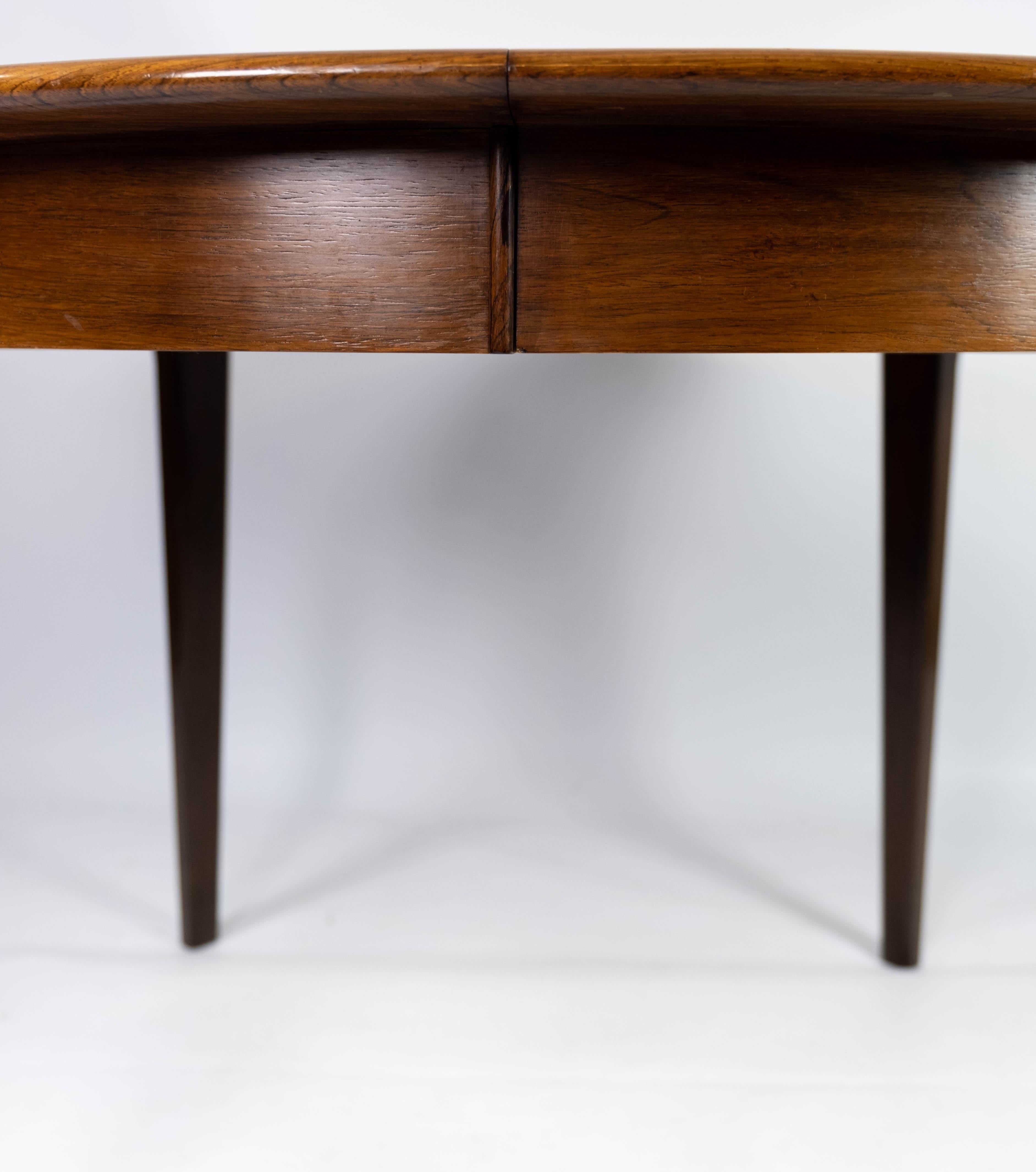 Danois Table de salle à manger fabriquée en bois de rose avec assiettes à rallonge, design danois des années 1960 en vente