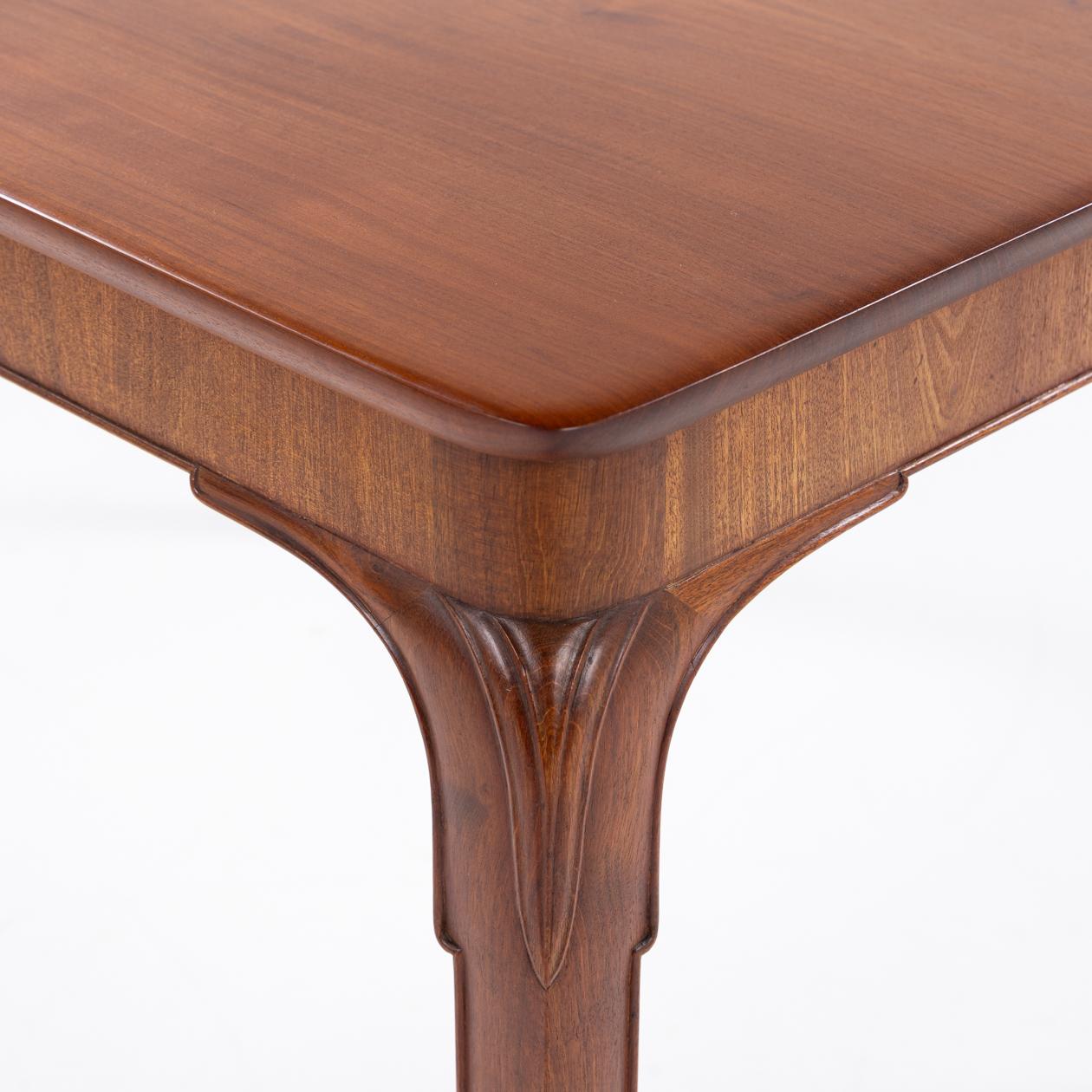 Small dining table in solid mahogany by Frits Henningsen