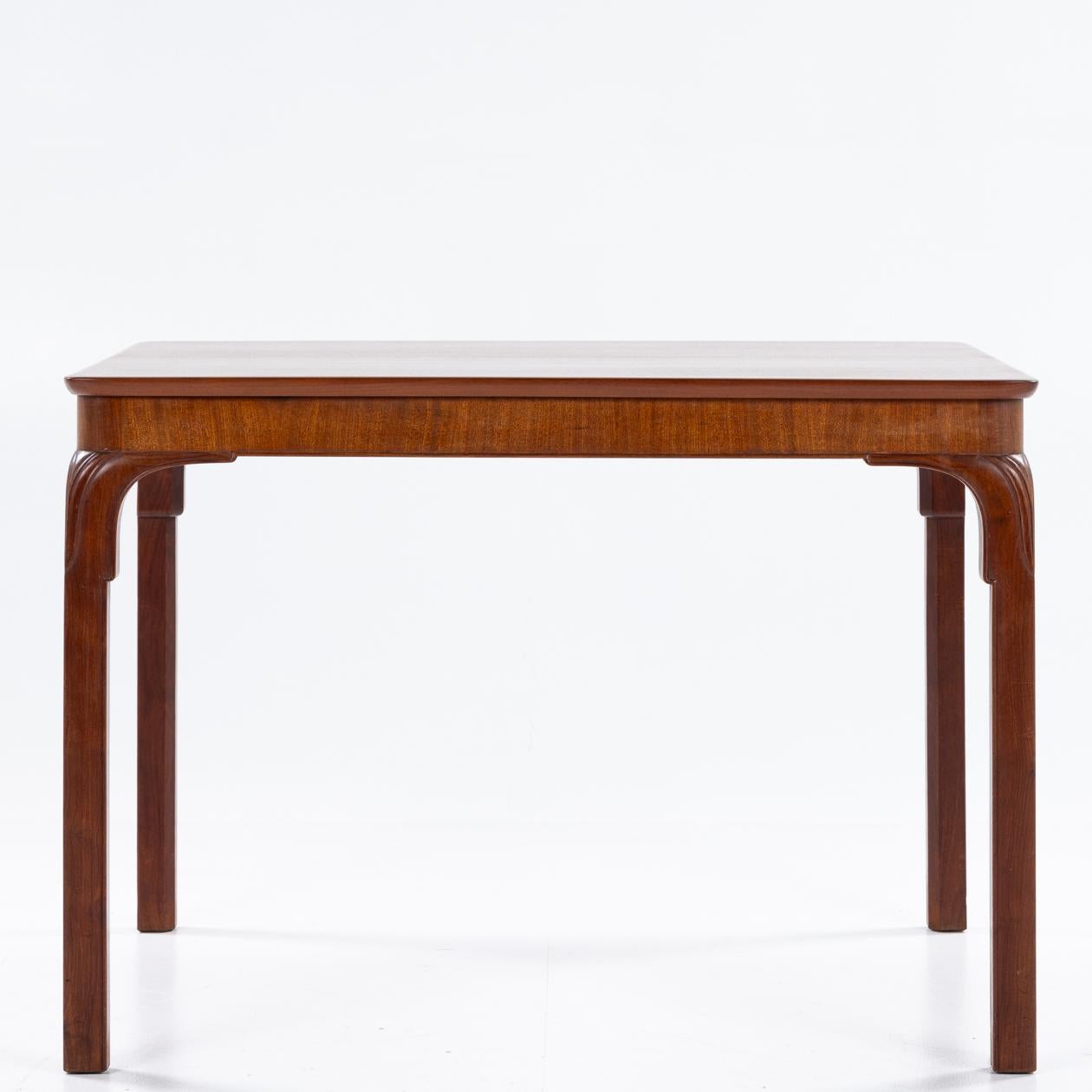 20th Century Dining table in solid mahogany by Frits Henningsen For Sale