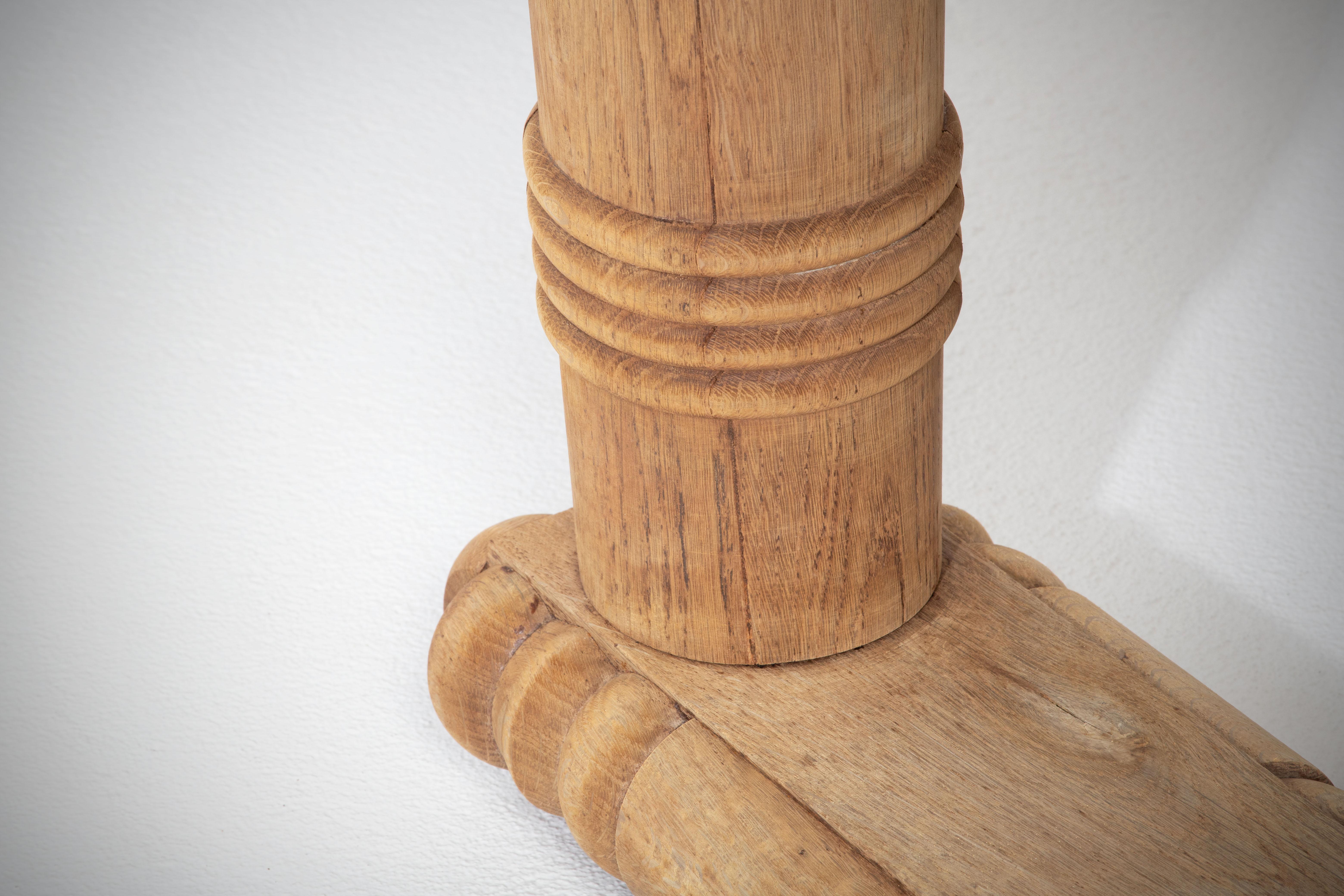 Mesa de comedor de roble macizo, Francia, 1940 en venta 1