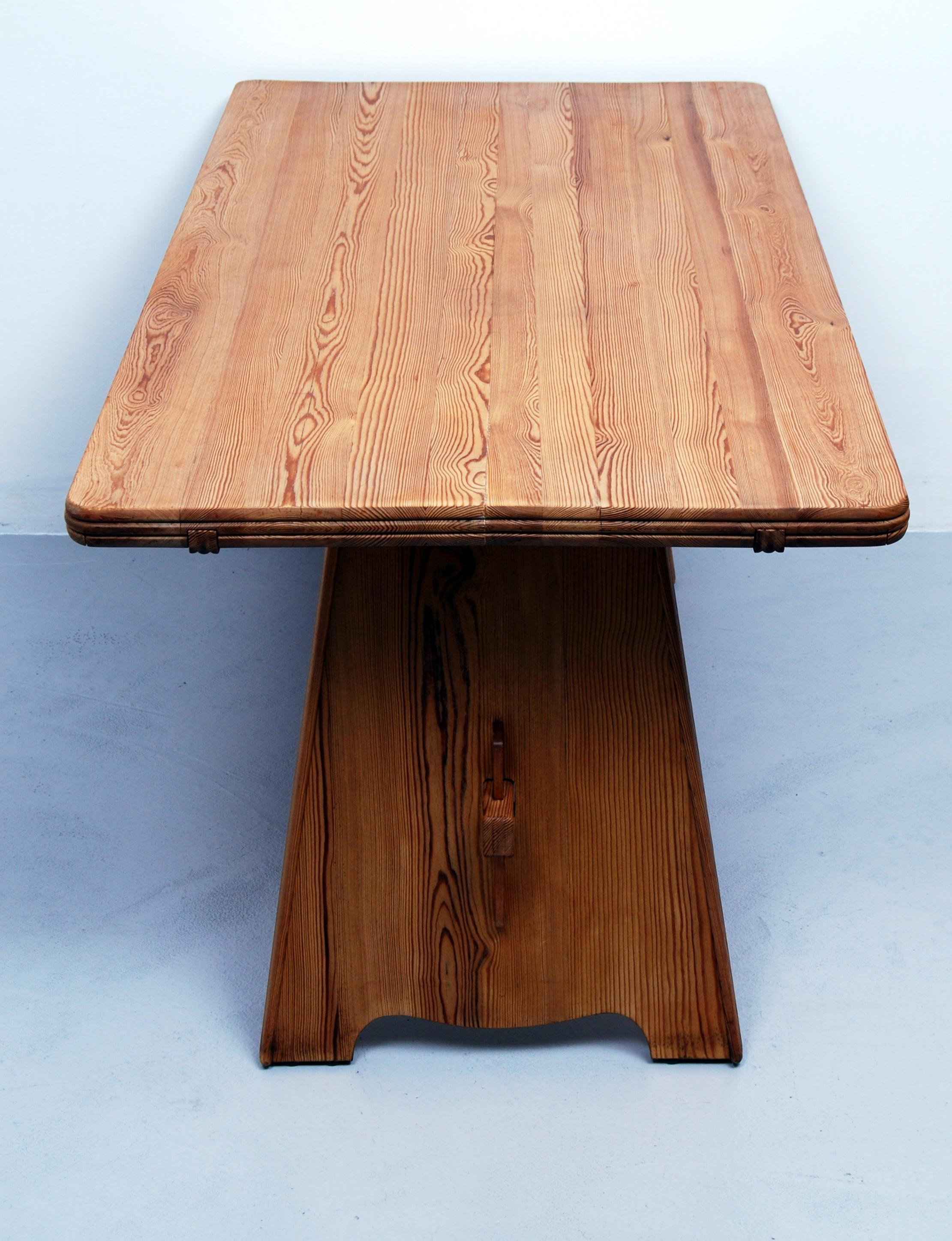 Scandinavian Modern Dining Table in Solid Pine by Göran Malmvall for Svensk Fur
