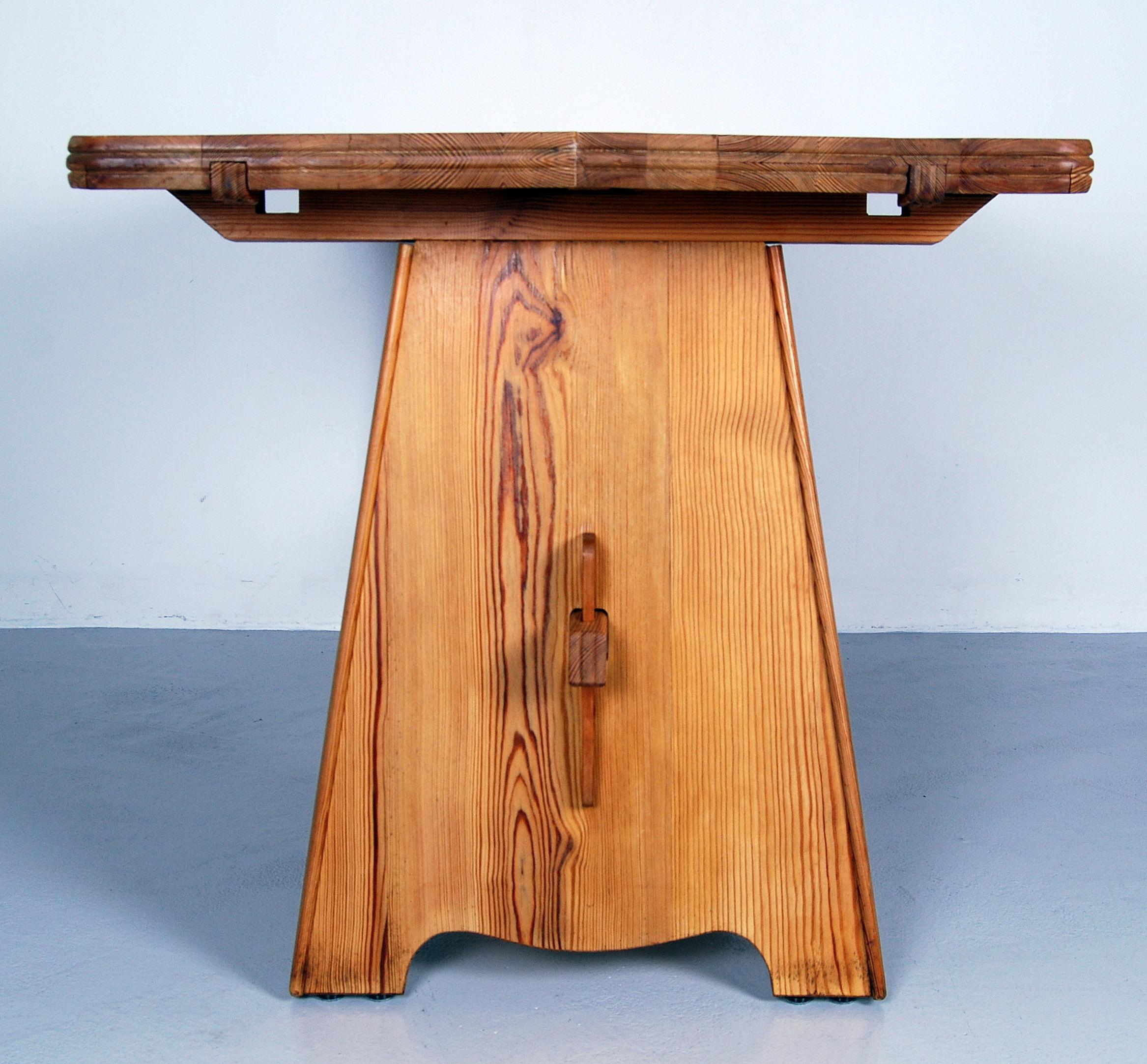 Dining Table in Solid Pine by Göran Malmvall for Svensk Fur In Good Condition In Stockholm, SE