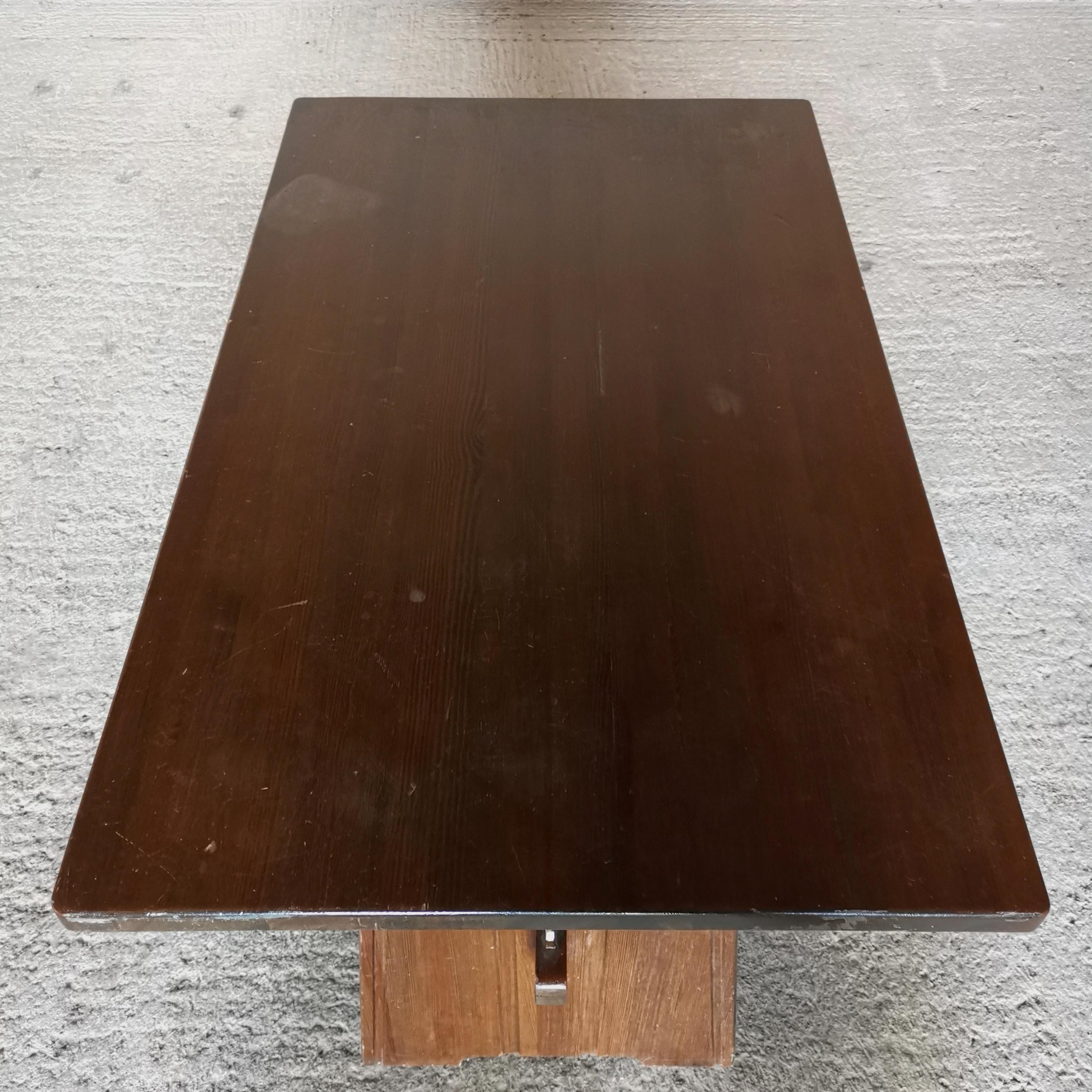 Swedish Dining table in solid pine in the style of Axel Einar Hjorth and Göran Malmvall For Sale