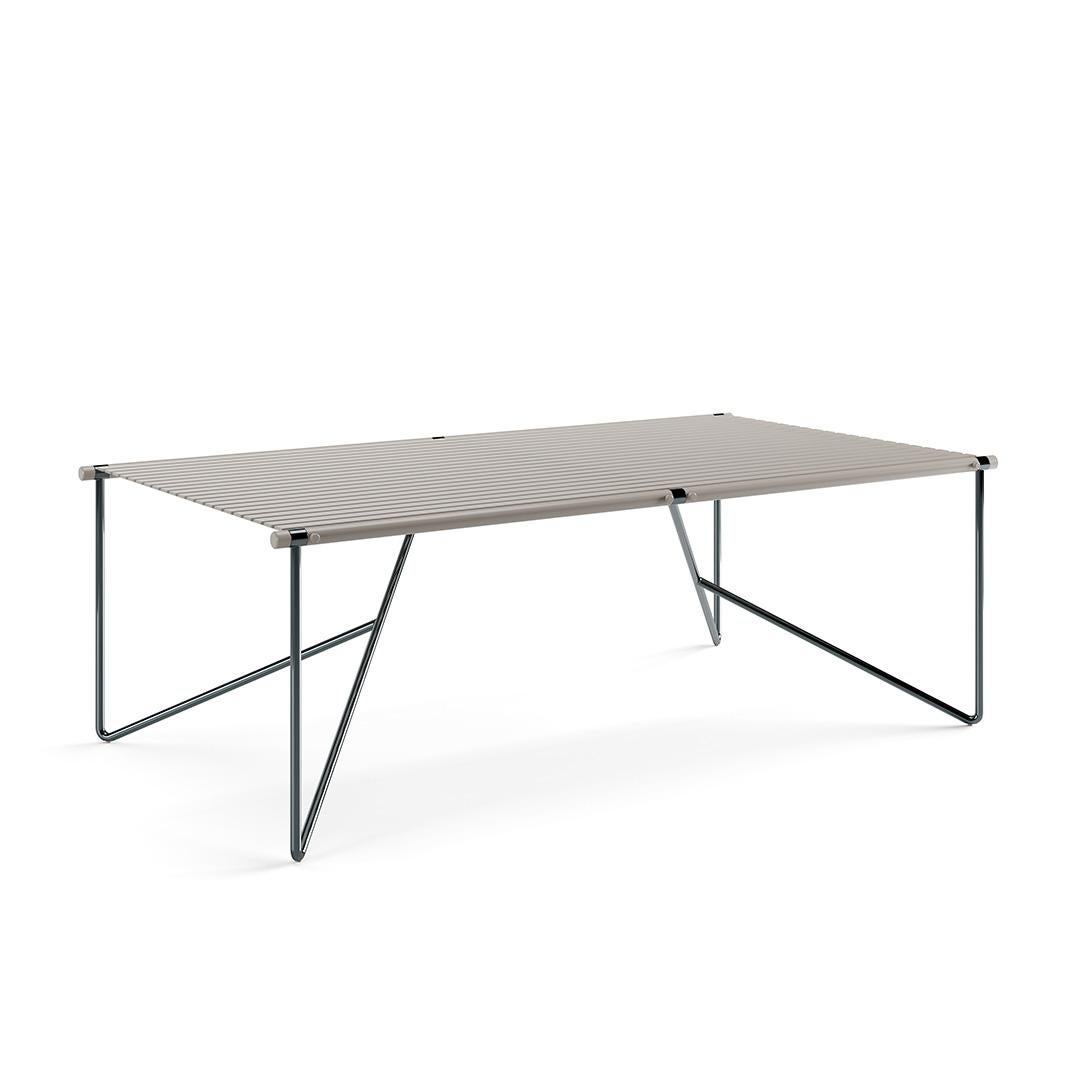Portugais Table de salle à manger moderne d'extérieur en acier inoxydable noir laqué avec pieds plaqués en vente