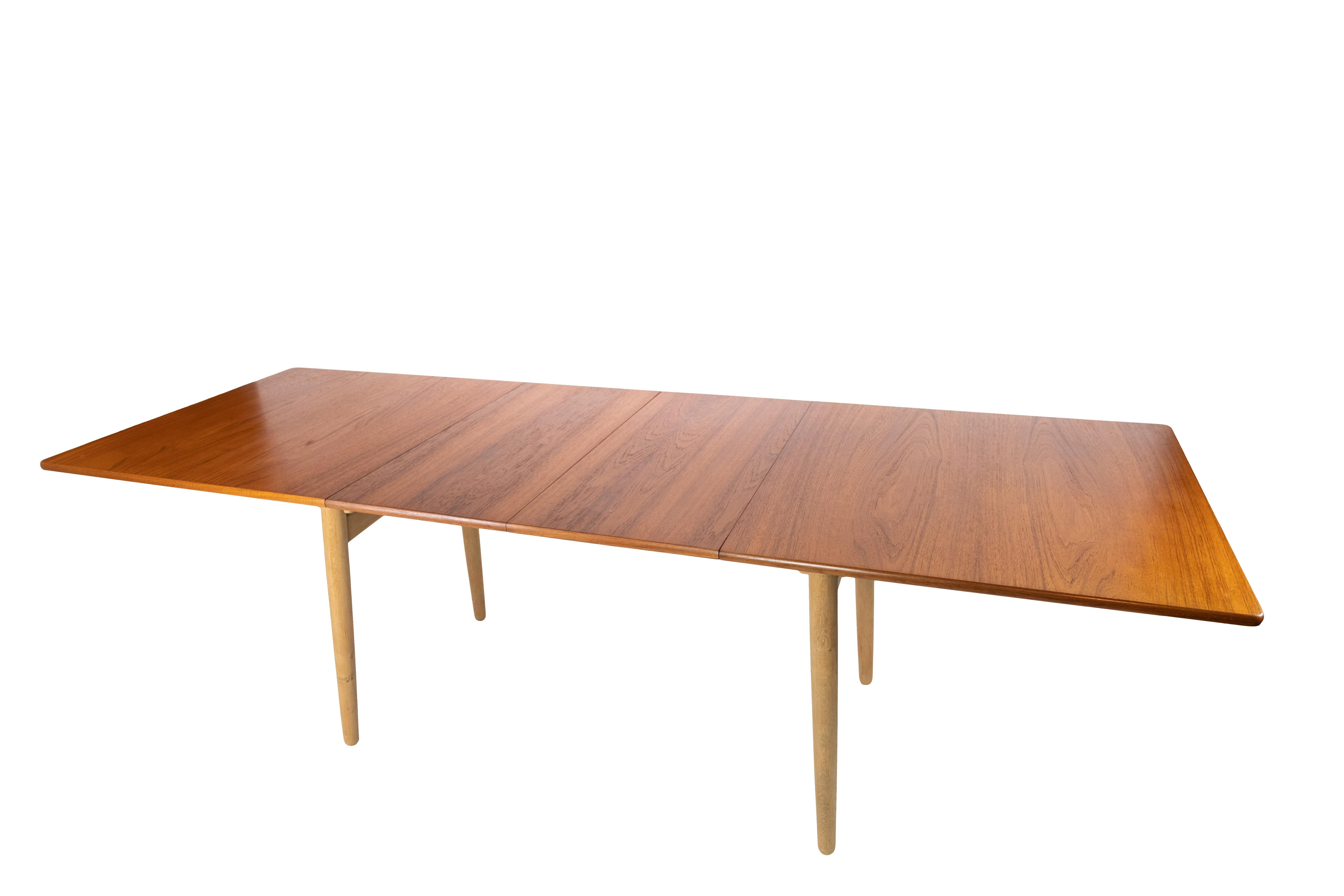 Dining table in teak and oak with extensions designed by Hans J. Wegner and manufactured by Andreas Tuck. The table is in great vintage condition.

This product will be inspected thoroughly at our professional workshop by our educated employees, who