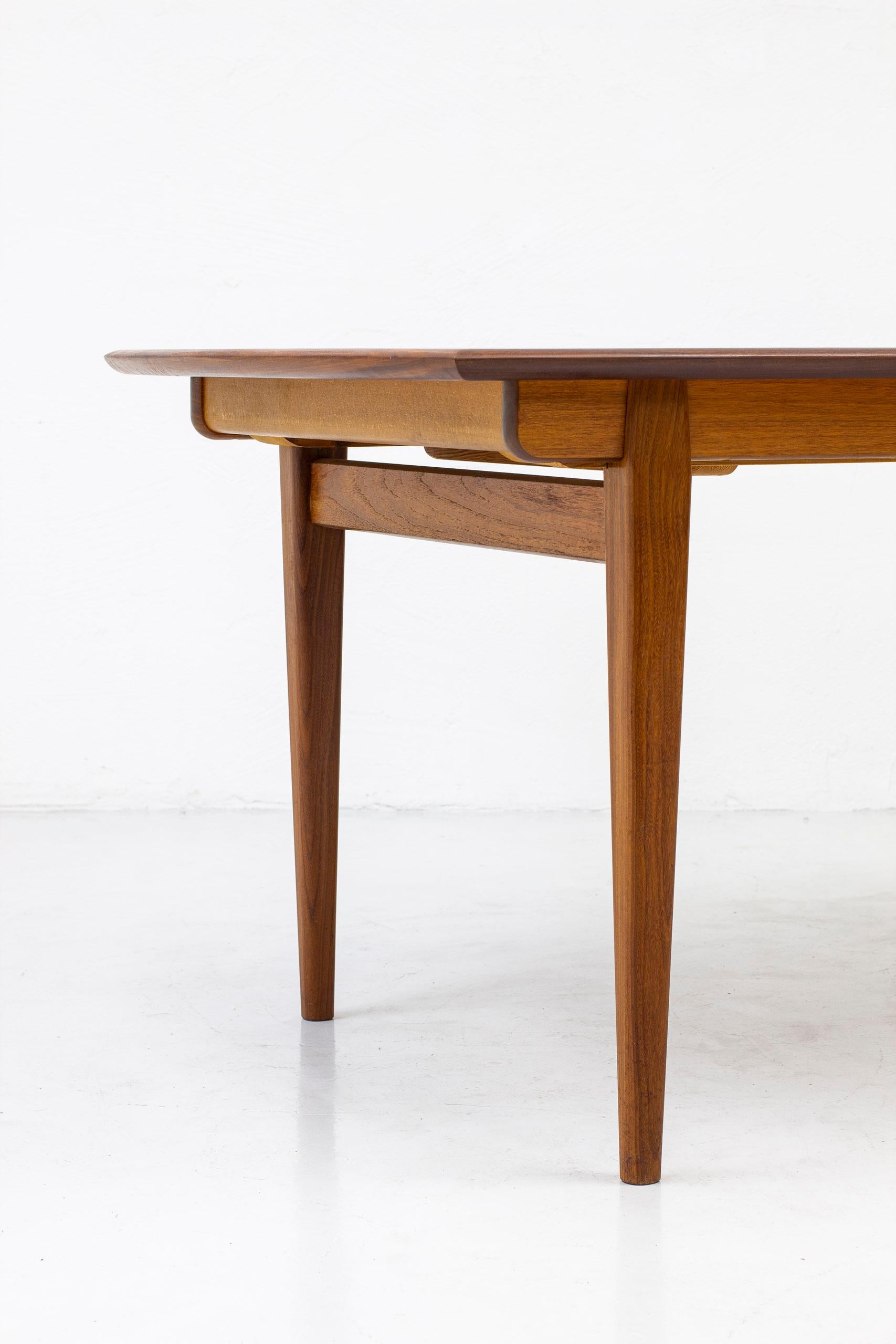 Mid-20th Century Dining Table in Teak and Walnut by Gustav Bahus, Norway, 1950s
