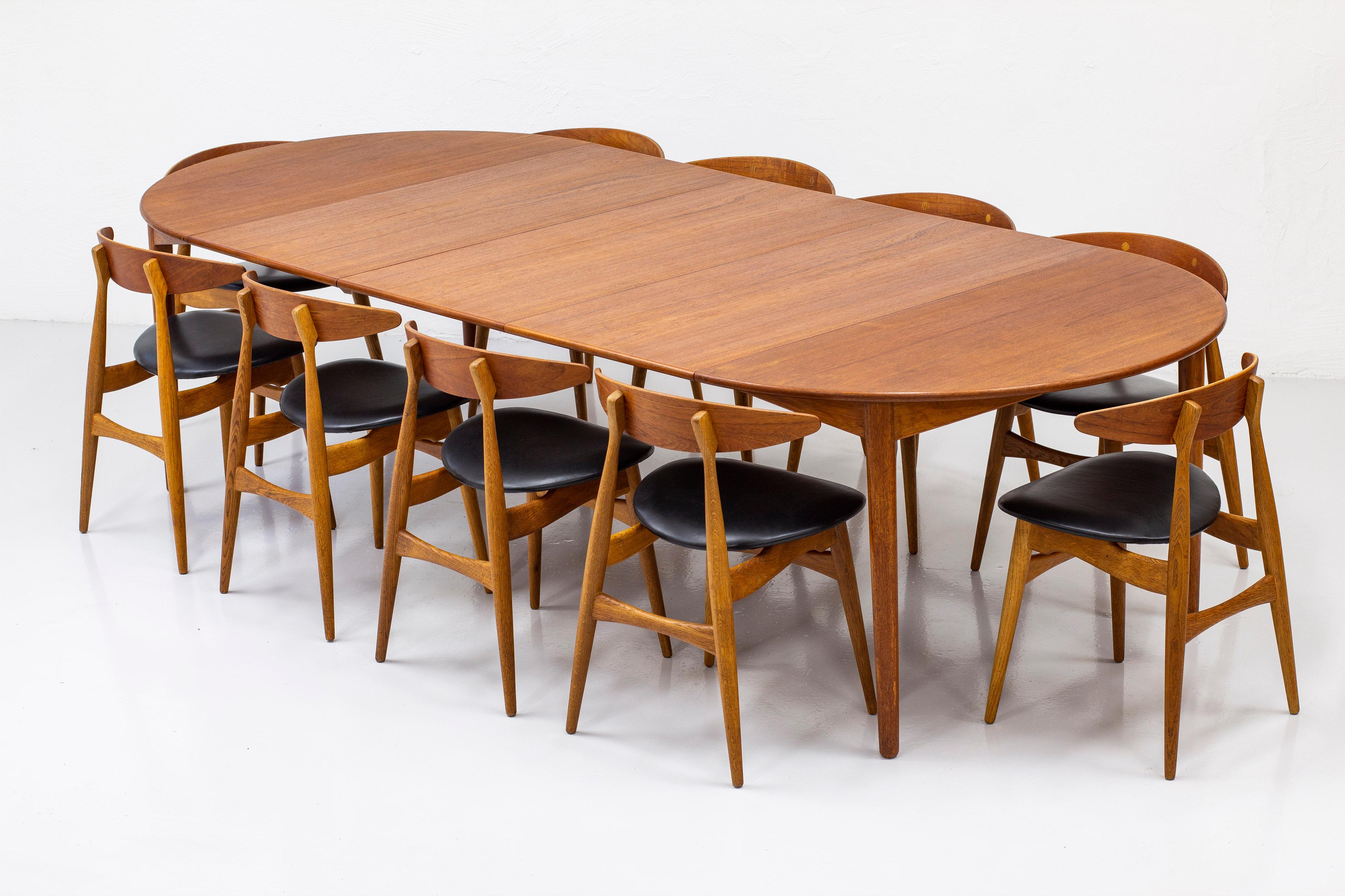 Large dining table made by Danish cabinetmaker Ludvig Pontoppidan in Copenhagen, Denmark during the 1950s. Made from teak wood. Tapered legs, rounded edge and nice dowel details on the edge of the table. With three inlays 'a 54.5 cm each making the