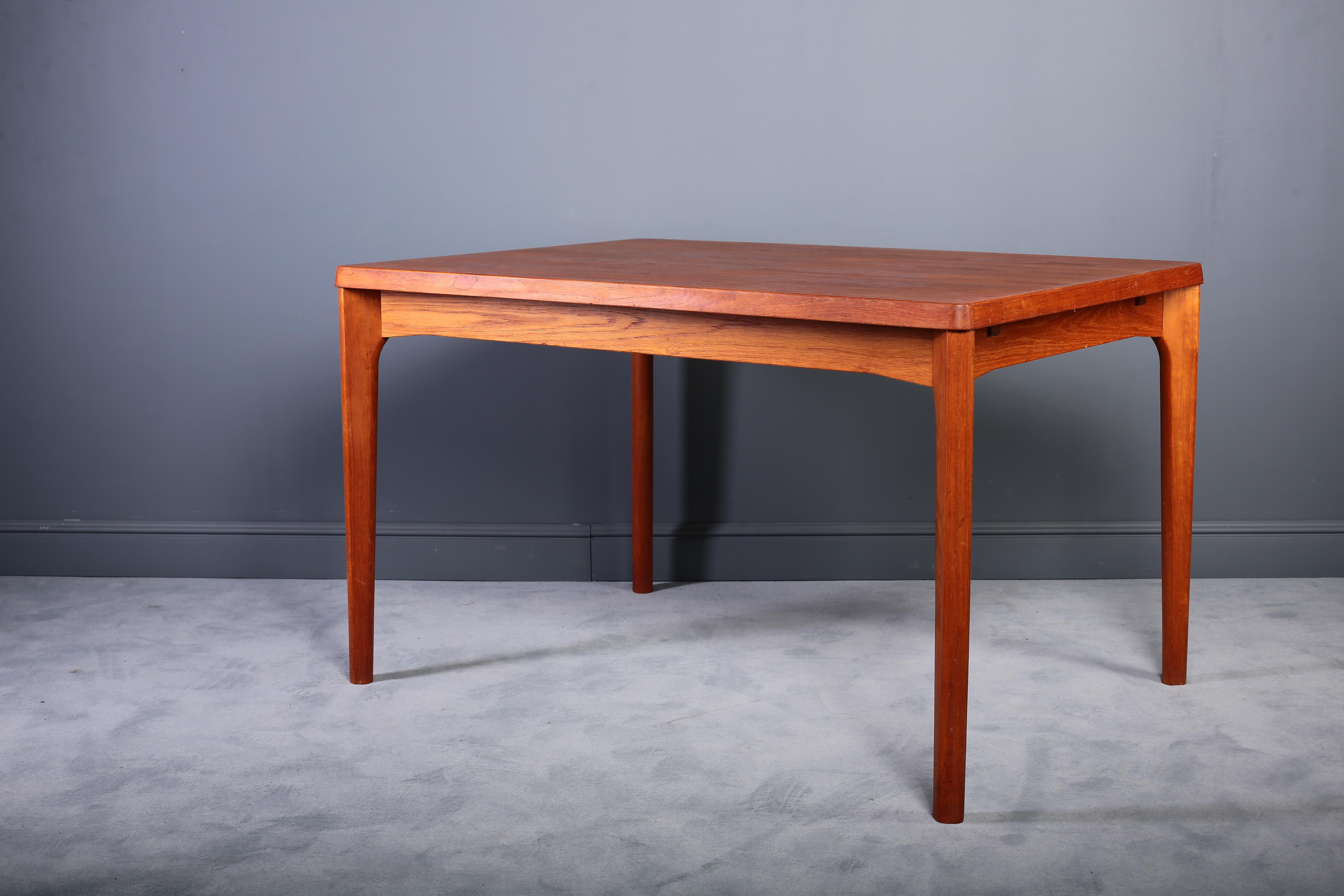 Beautiful extendable teak dining table, designed in the 1960s by Henning Kjaernulf, manufactured by Vejle Møbelfabrik, Denmark. Well thought out design, which hides the extension leaves under the tabletop.
Measures: W 120 / 219 / D 85 / H 73 cm.