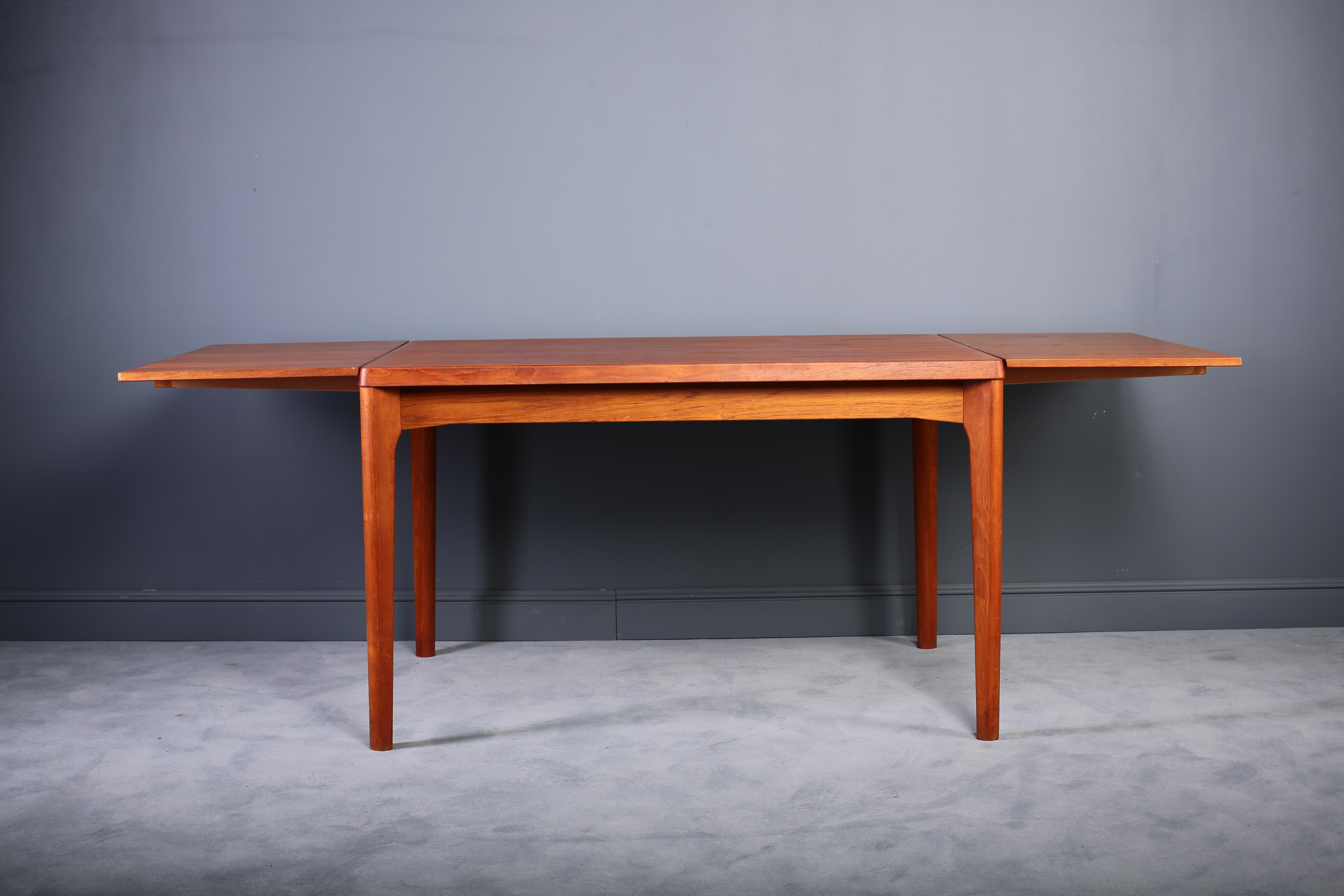 Mid-20th Century Dining Table in Teak by Henning Kjaernulf for Vejle Møbelfabrik, 1960s