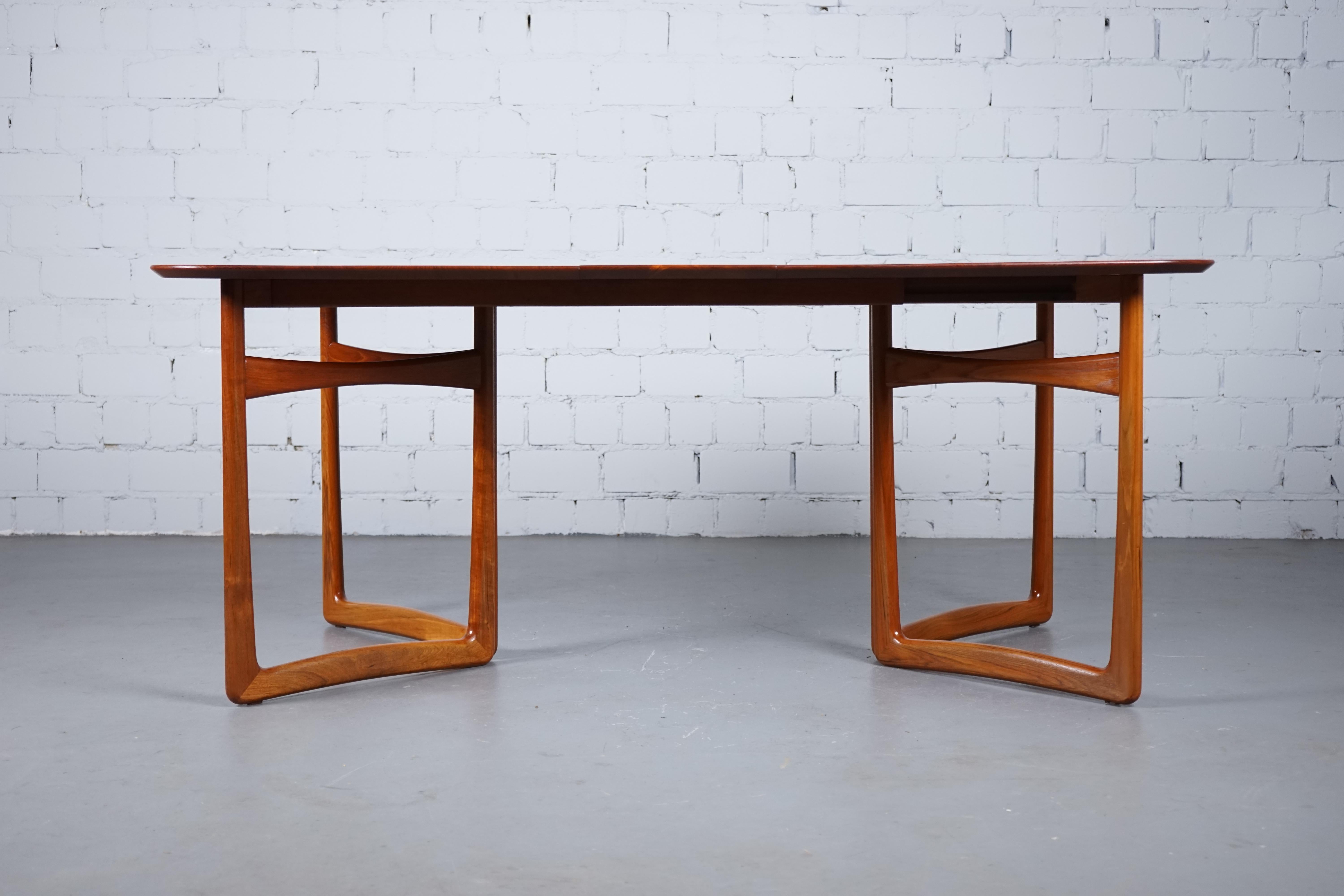 Dining Table in Teak by Peter Hvidt & Orla Mølgaard-Nielsen for France & Søn  For Sale 7