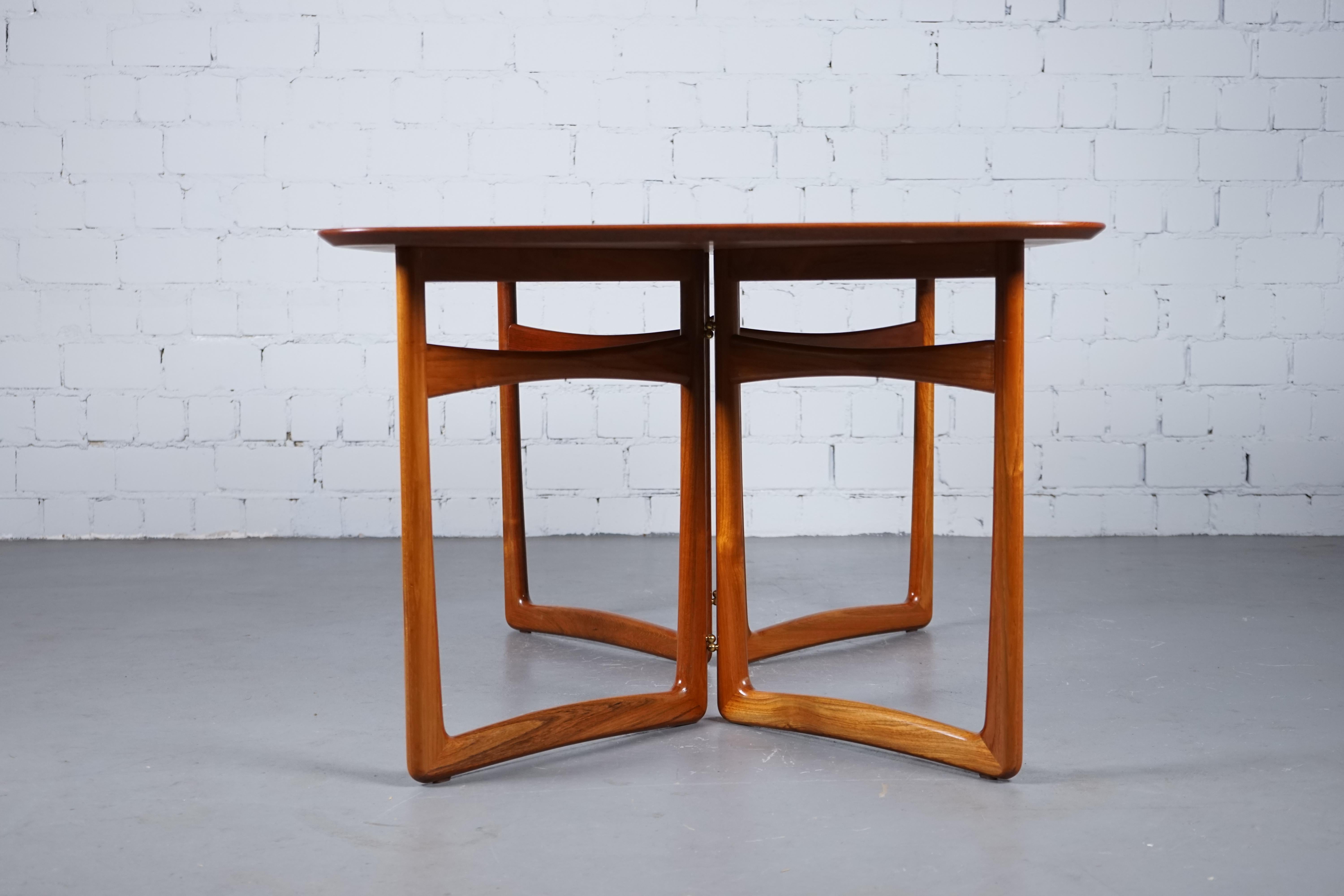 Danish Dining Table in Teak by Peter Hvidt & Orla Mølgaard-Nielsen for France & Søn  For Sale