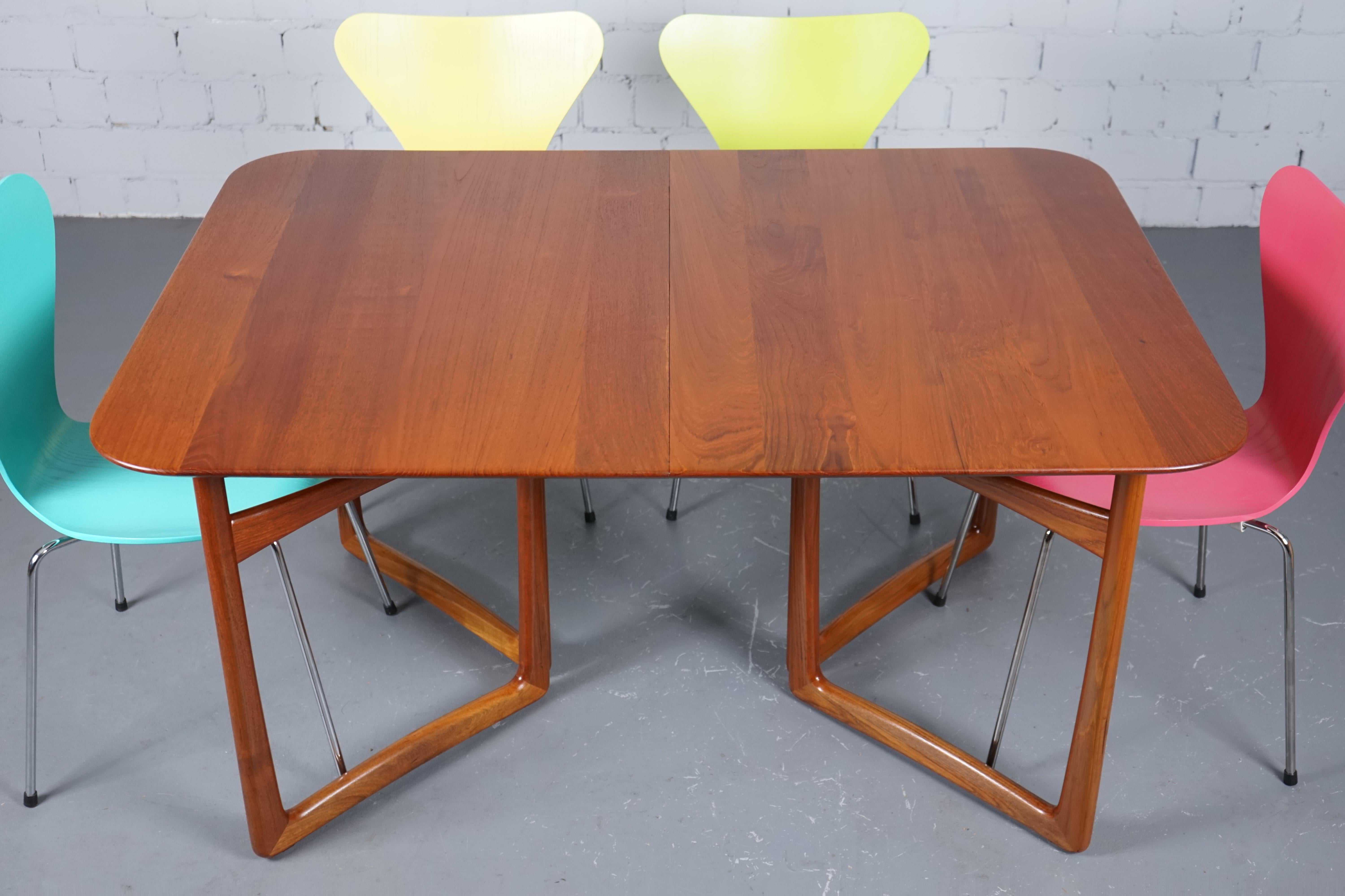 Dining Table in Teak by Peter Hvidt & Orla Mølgaard-Nielsen for France & Søn  In Good Condition For Sale In Kelkheim (Taunus), HE