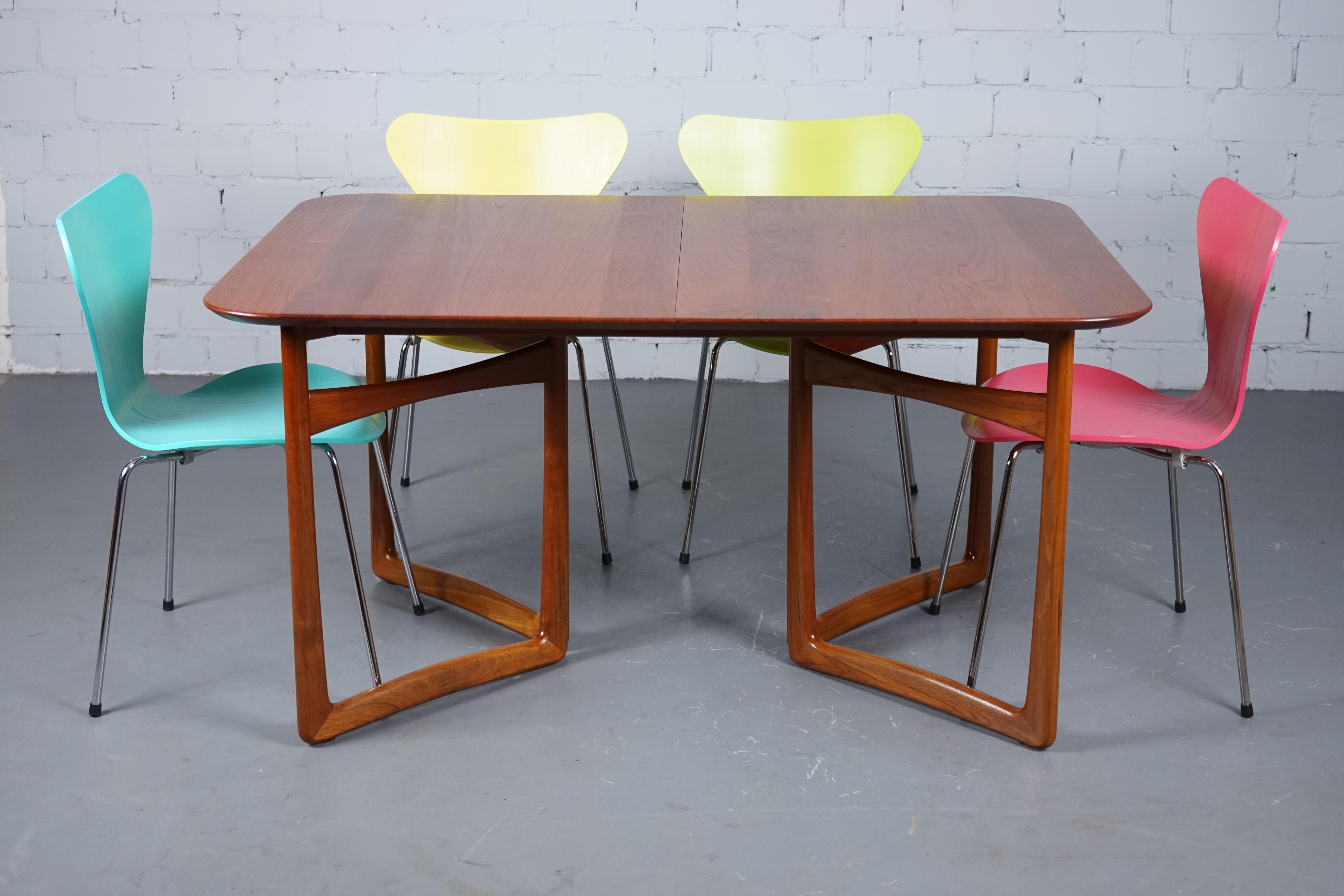 Mid-20th Century Dining Table in Teak by Peter Hvidt & Orla Mølgaard-Nielsen for France & Søn  For Sale