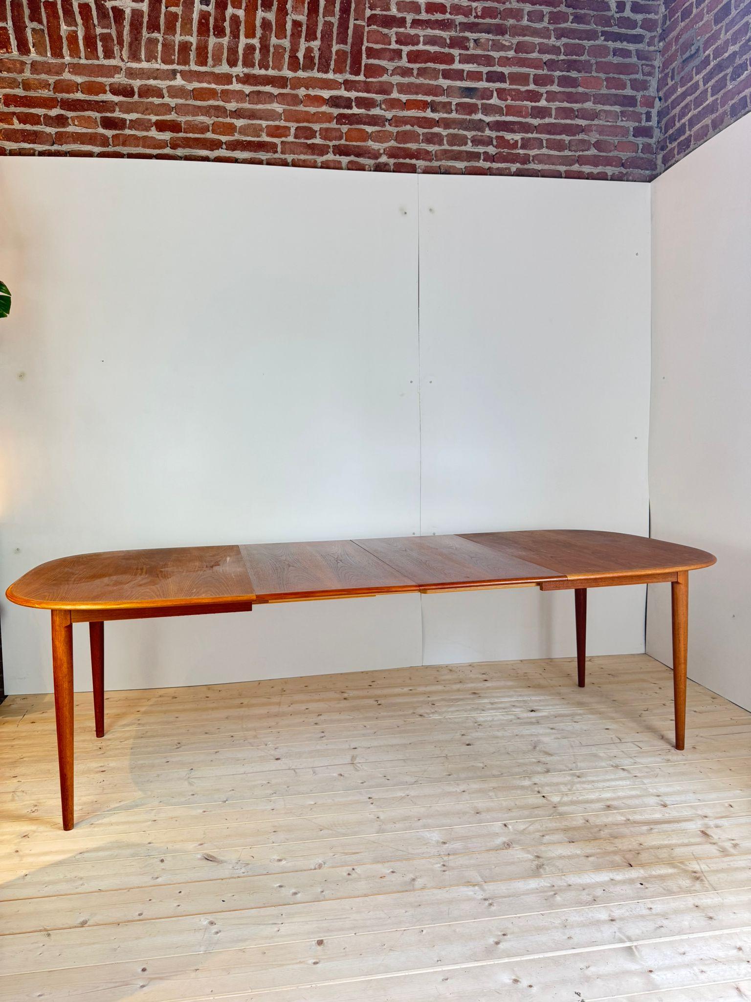 Dining table in teak, Denmark 1960s
With two leaves of 50cm each