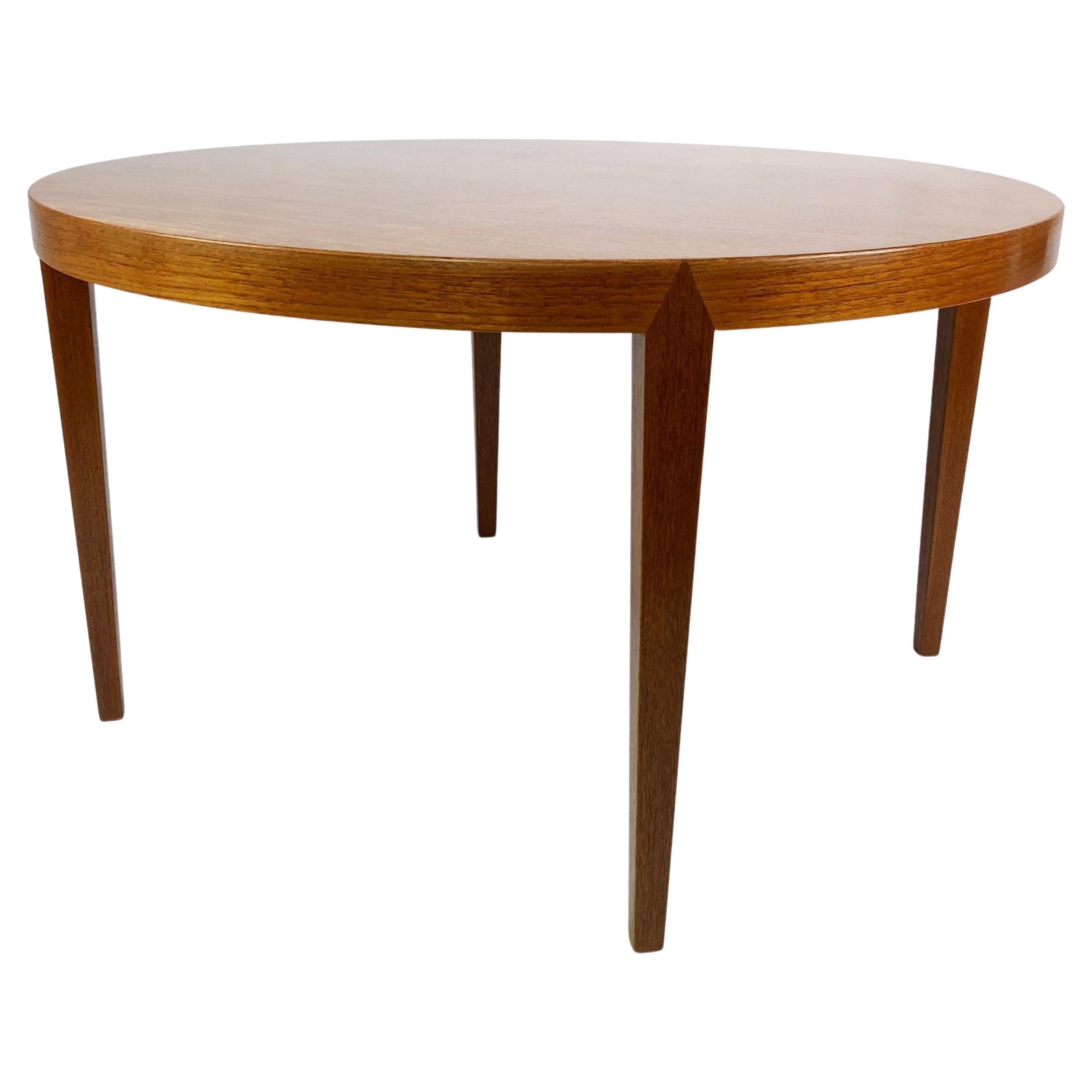 Table basse fabriquée en teck par Severin Hansen et Haslev Furniture à partir des années 1960 en vente