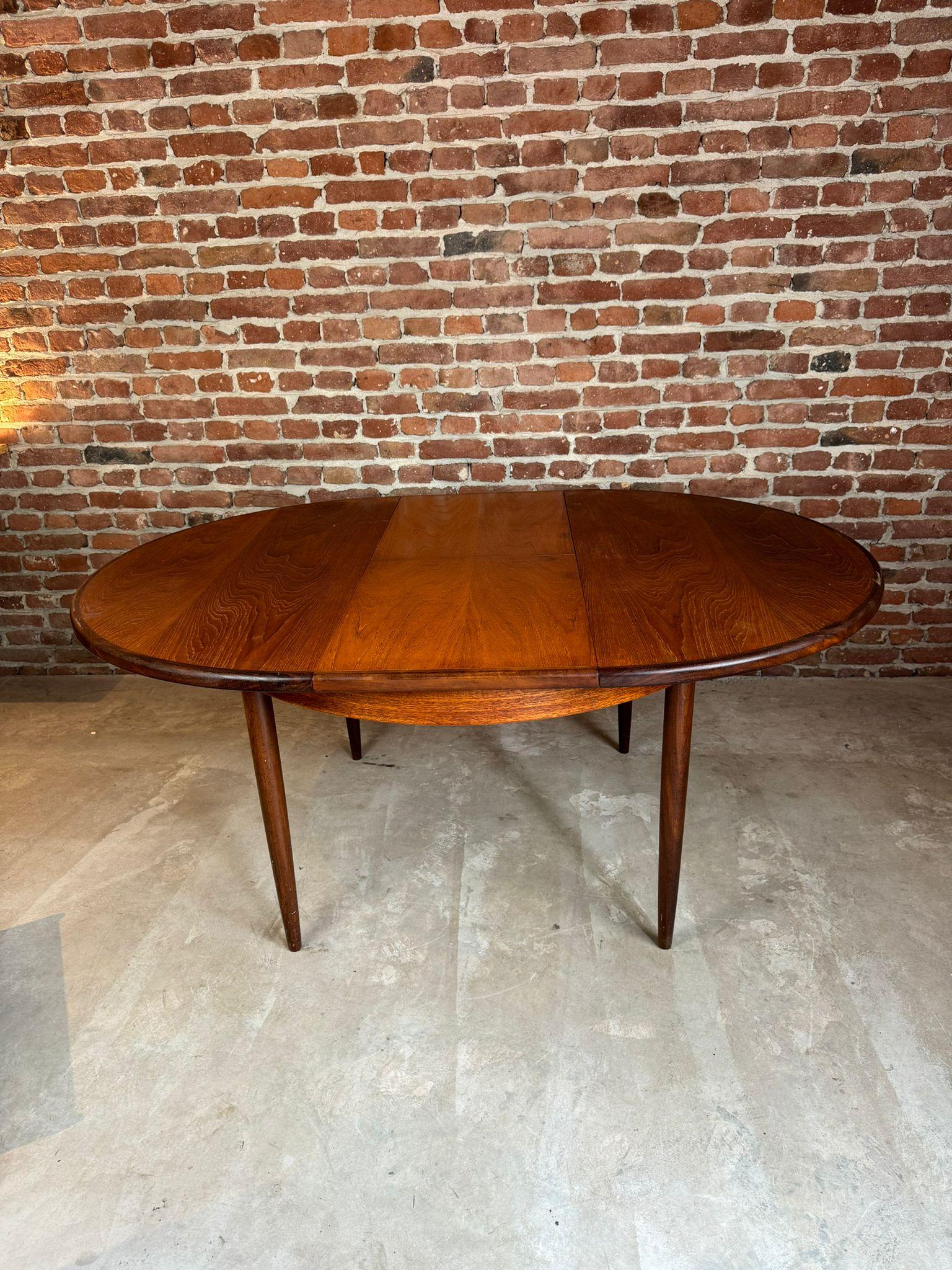 Veneer Dining table in teak, GPlan Uk 1960