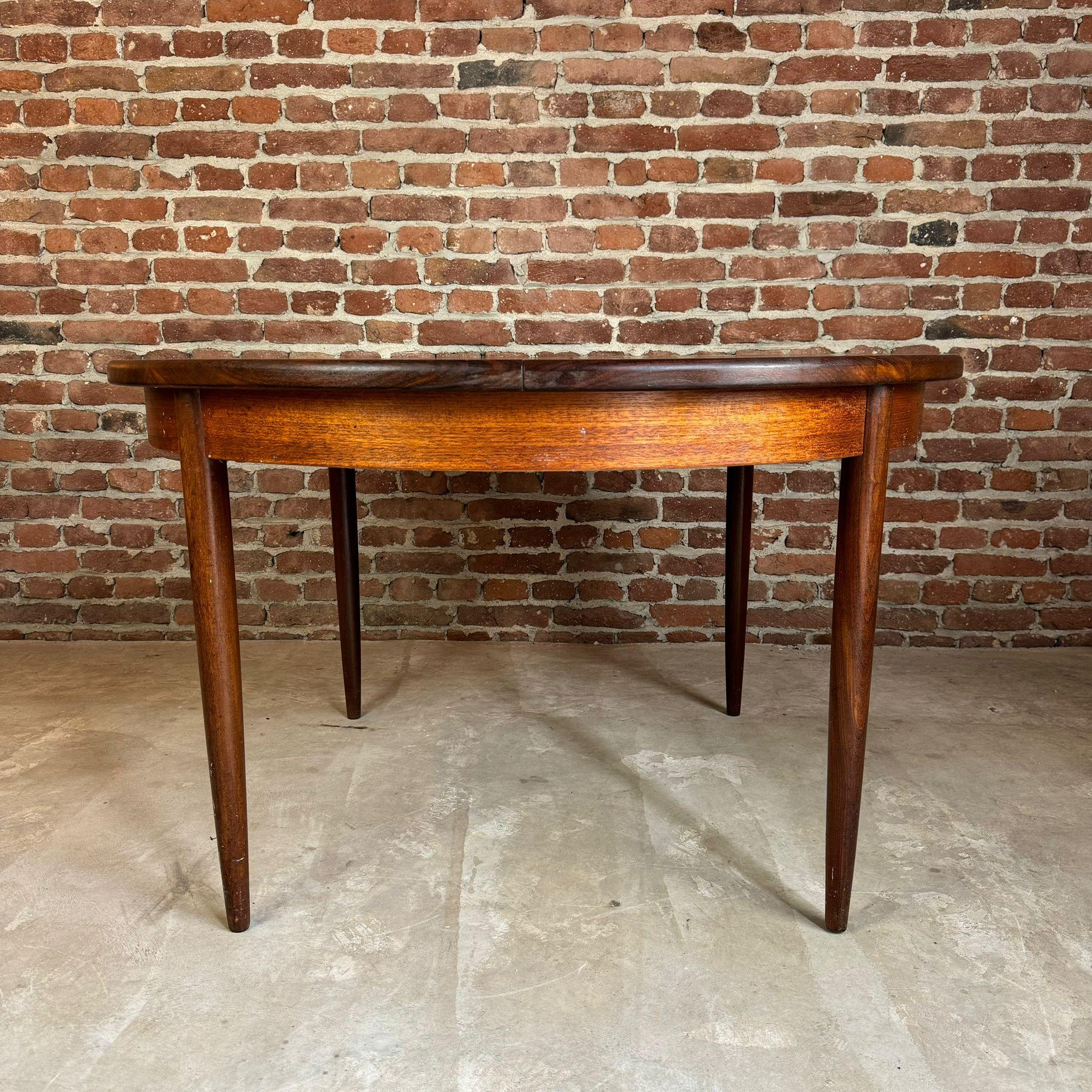Dining table in teak, GPlan Uk 1960 In Good Condition In Torino, IT