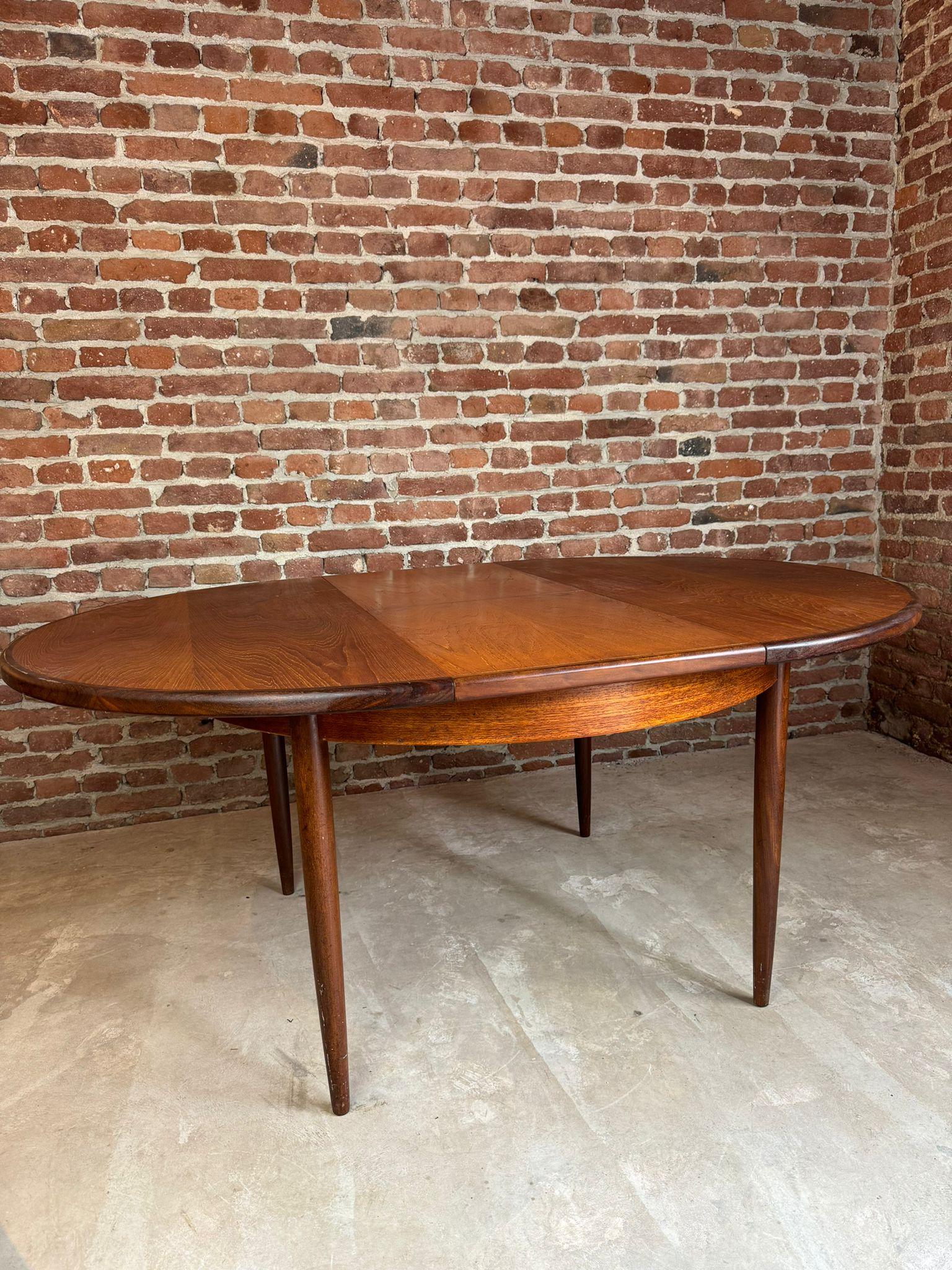 Dining table in teak, GPlan Uk 1960 2