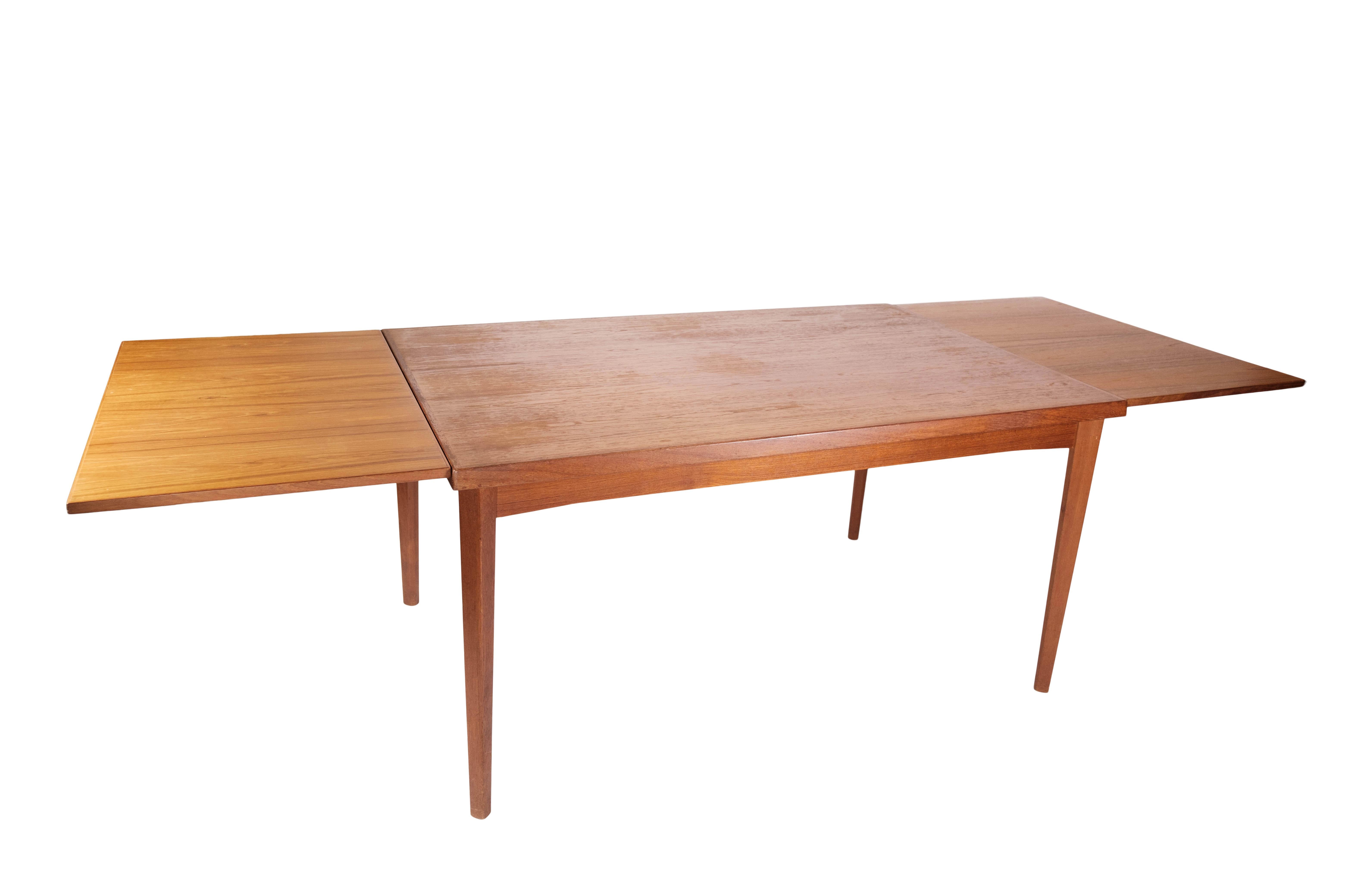 Dining table in teak with extension plates, of Danish design from the 1960s. The table is in great vintage condition. 
The extensions measures 54 cm each.