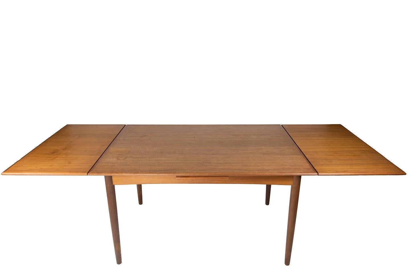 Dining table in teak with extensions of Danish design from the 1960s. The table is in great vintage condition.