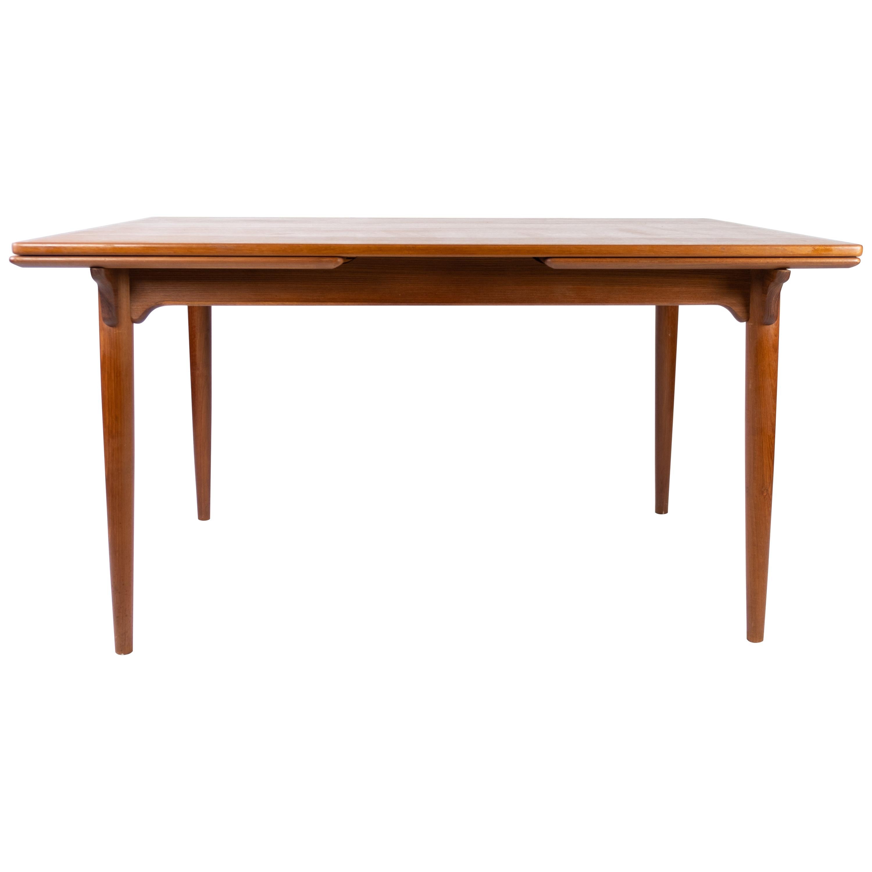 Table de salle à manger en teck avec réserves, design danois des années 1960