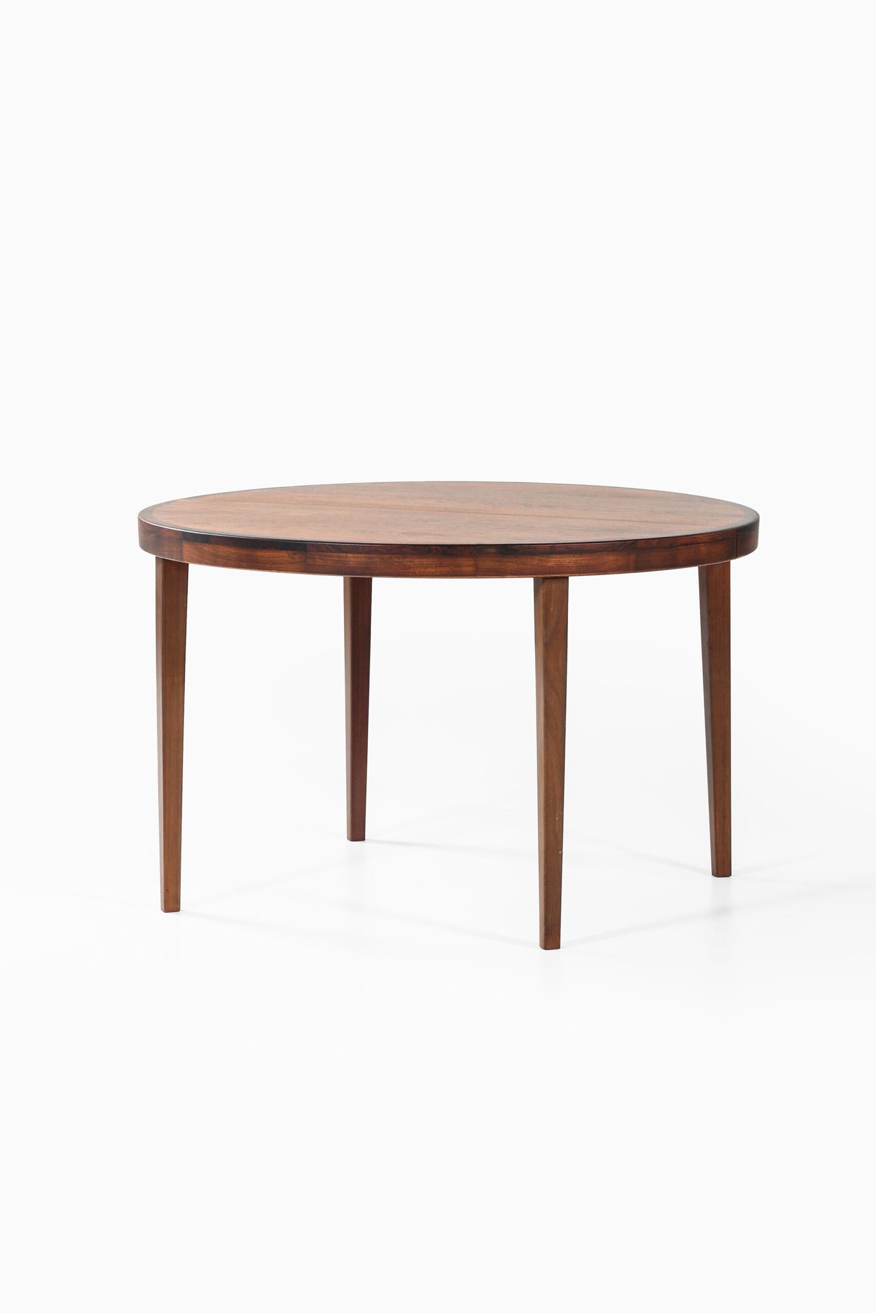 Dining table in the manner of Kai Kristiansen. Produced in Denmark.
Dimensions (W x D x H): 120 ( 229 ) x 120 x 72 cm.
