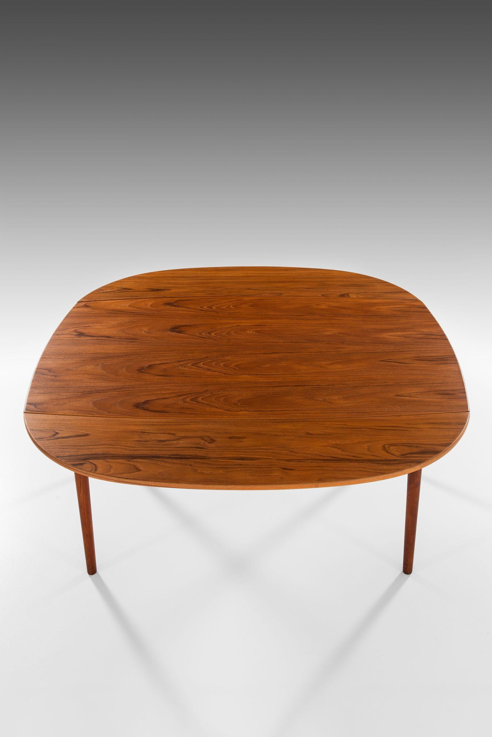 Mid-20th Century Dining Table in the Style of Finn Juhl Produced in Denmark For Sale