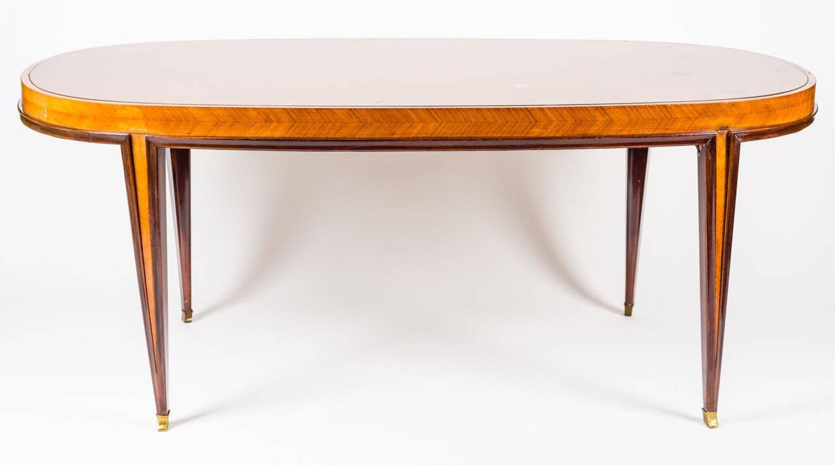 Piece of great value in the style of Paolo Buffa. The lines are essential and elegant. The table is part of a set including the 