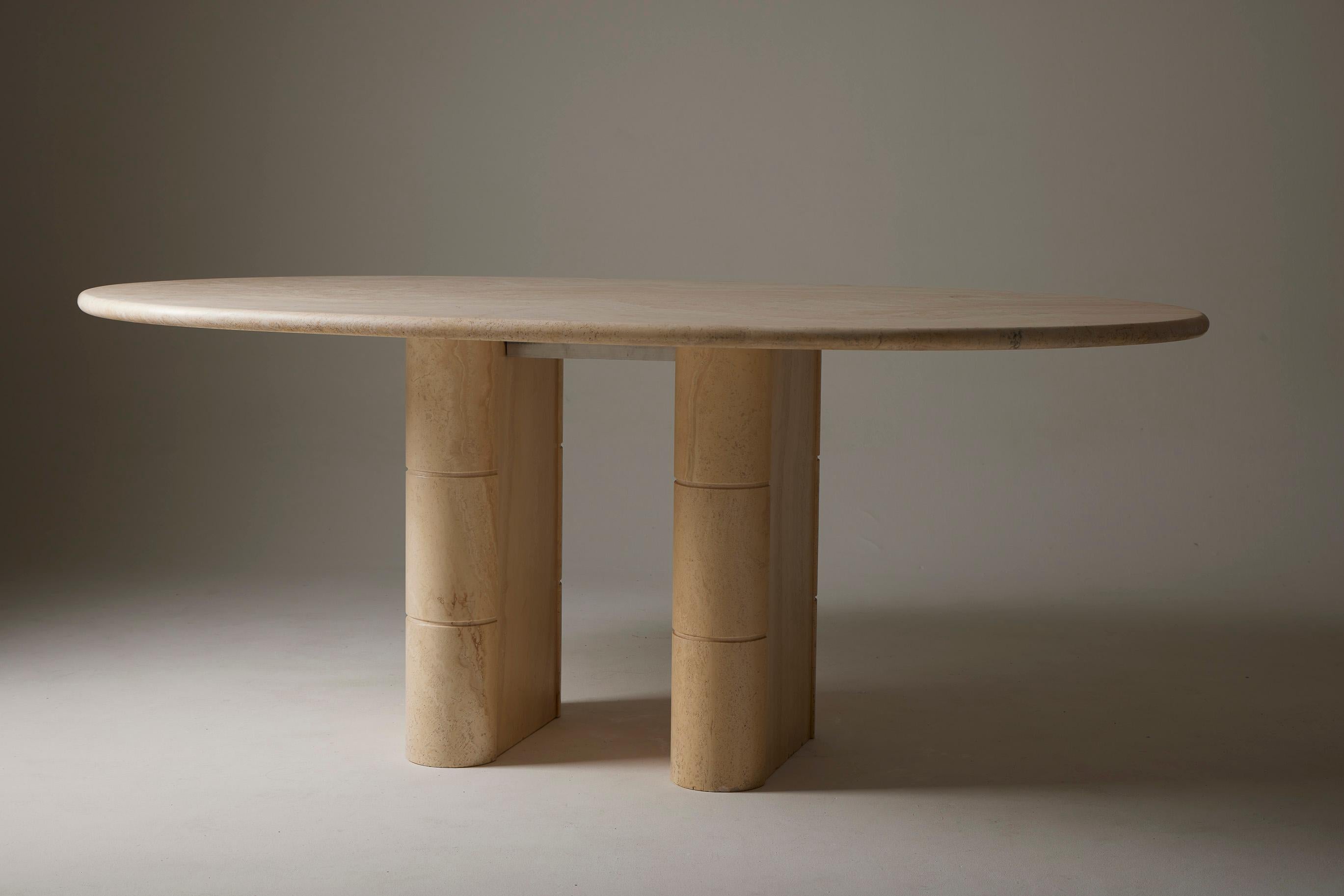 Dining table in travertine In Good Condition In PARIS, FR