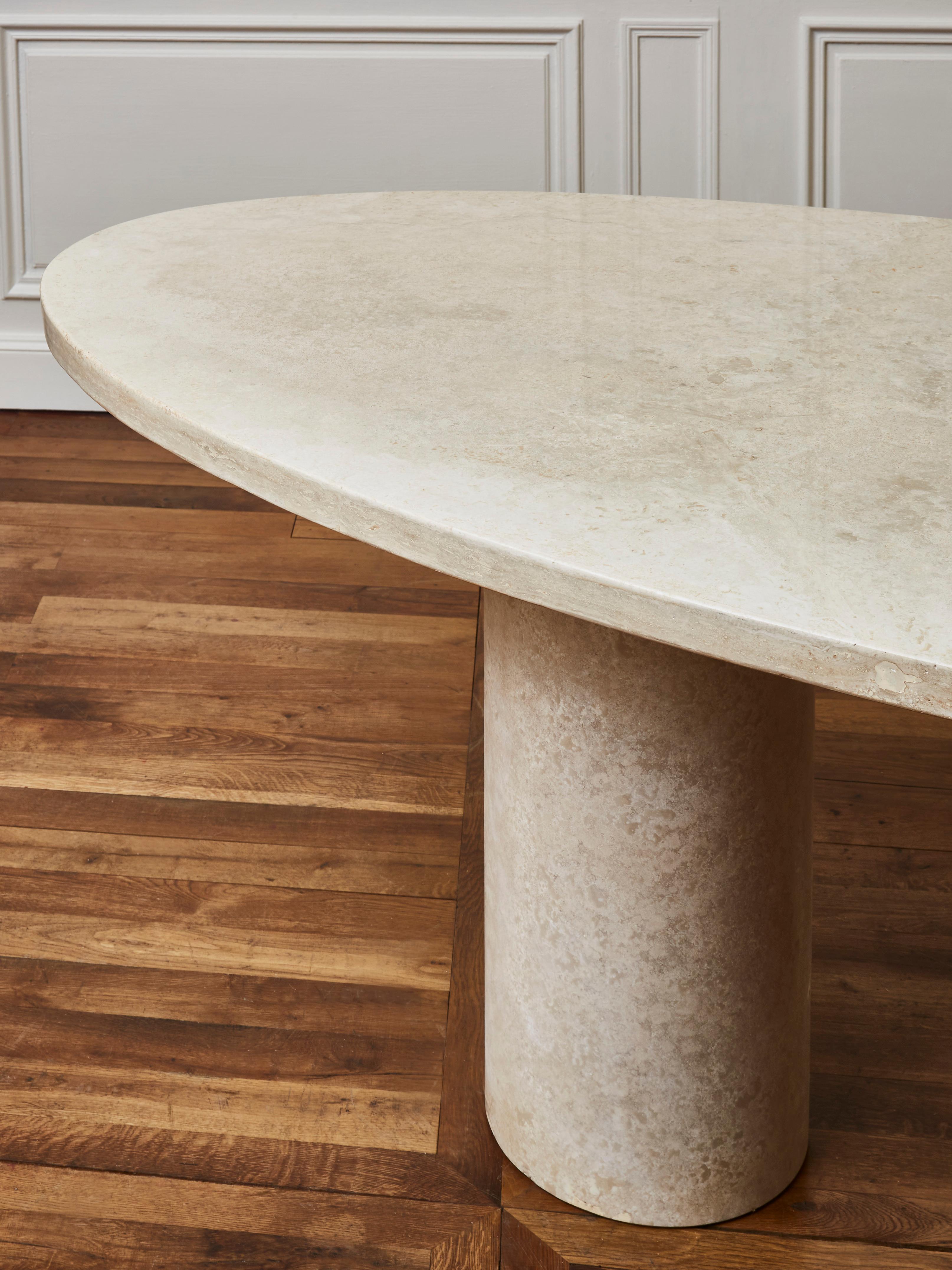 Dining Table in Travertine Stone by Studio Glustin In New Condition For Sale In Saint-Ouen (PARIS), FR