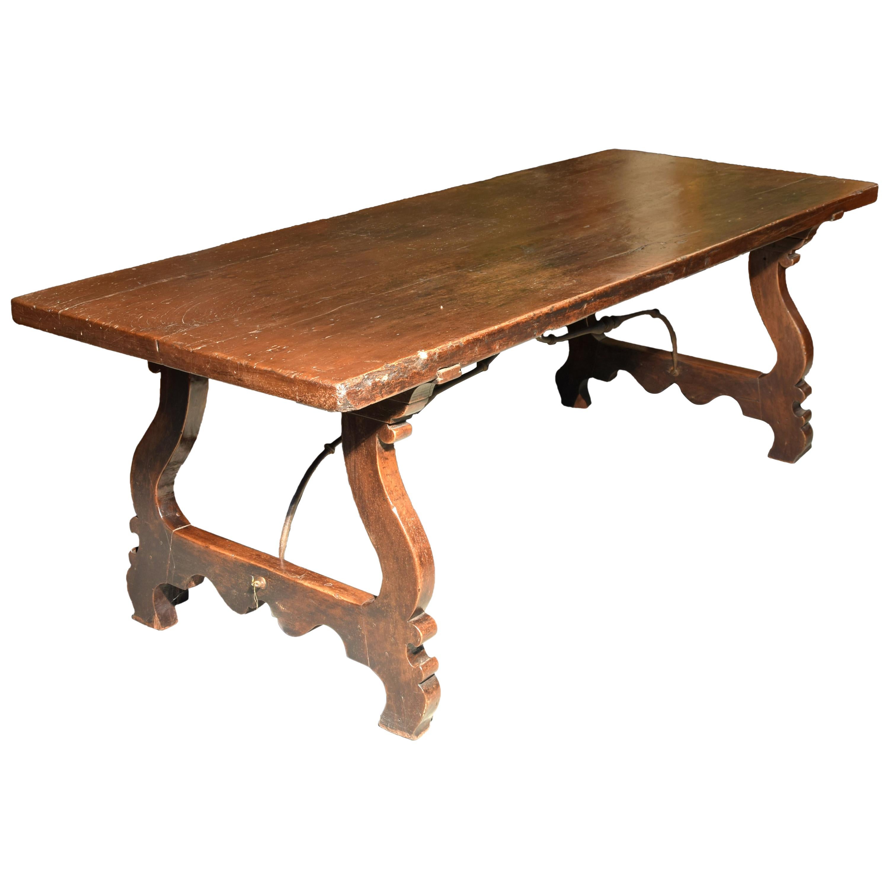 Dining Table in Walnut and Wrought Iron Fasteners. Spain, 17th Century.  For Sale