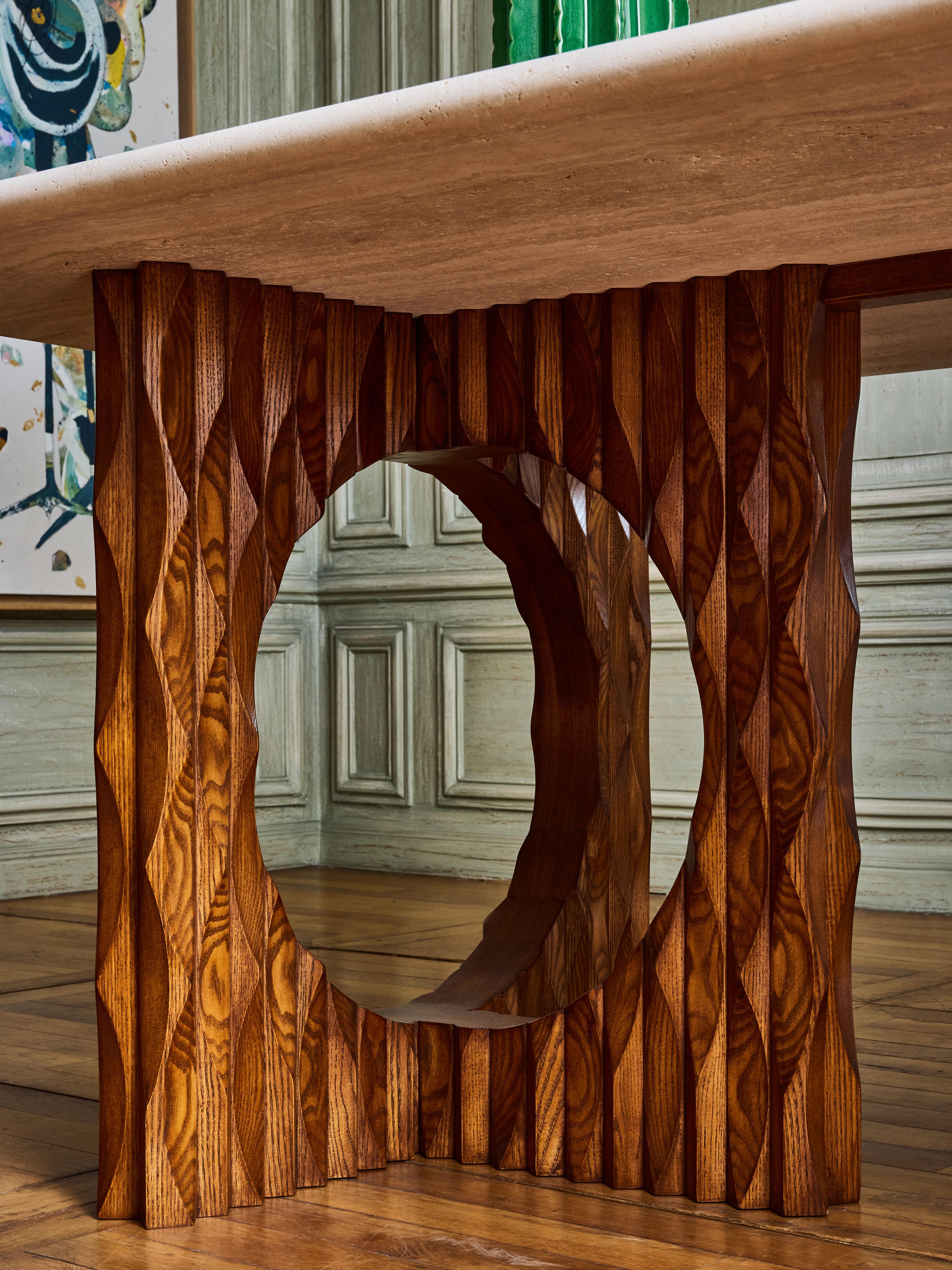 Table de salle à manger en bois et pierre de travertin par Studio Glustin Excellent état - En vente à Saint-Ouen (PARIS), FR