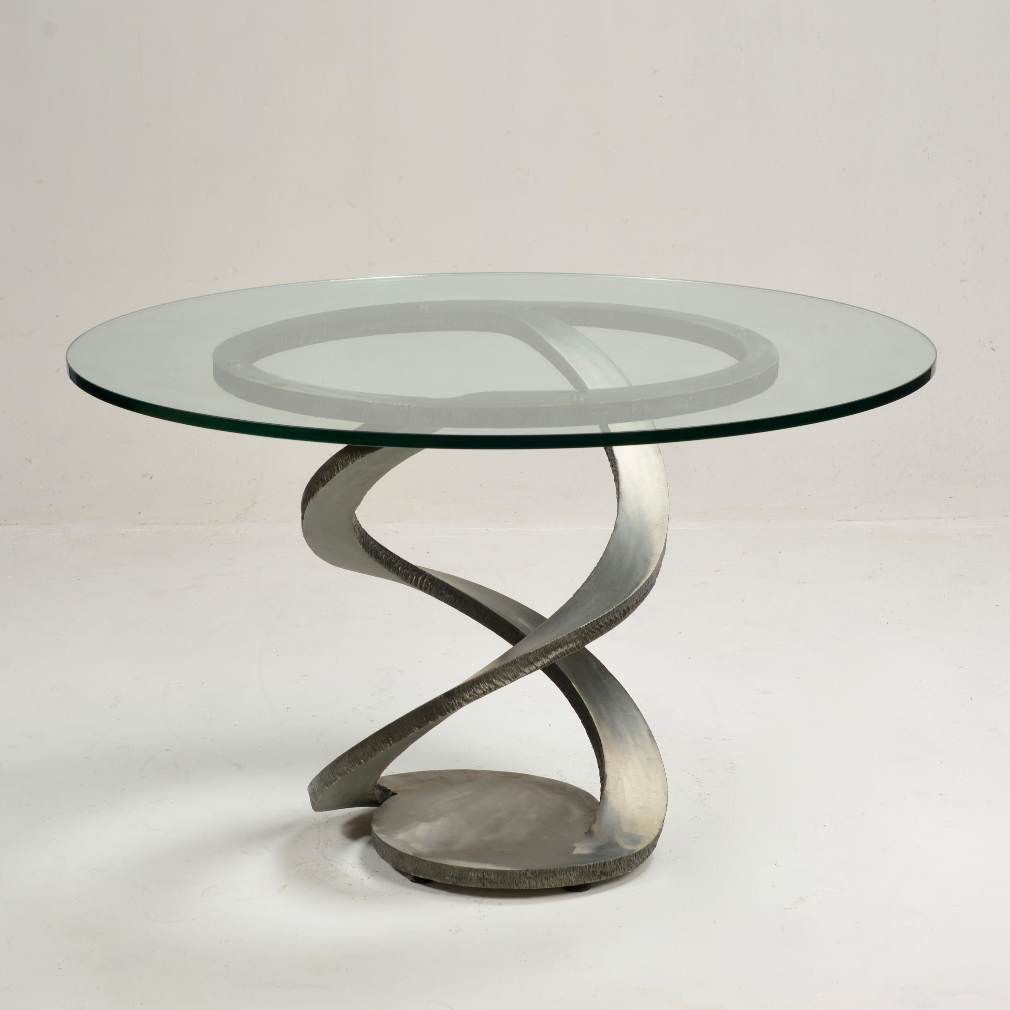 Table en acier découpé au chalumeau 