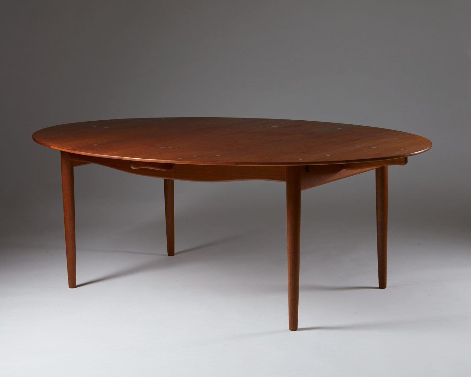 Dining Table “Judas” Designed by Finn Juhl for Niels Vodder, Denmark, 1948 In Good Condition In Stockholm, SE