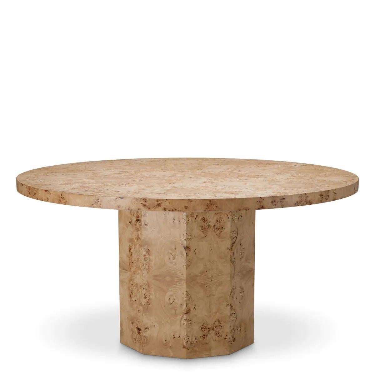 Esta mesa de comedor presenta una chapa de madera de arce marrón claro, con ricos patrones de madera arremolinada que añaden profundidad y elegancia natural. Esta mesa de comedor de chapa de madera, elaborada con el raro nudo del álamo negro