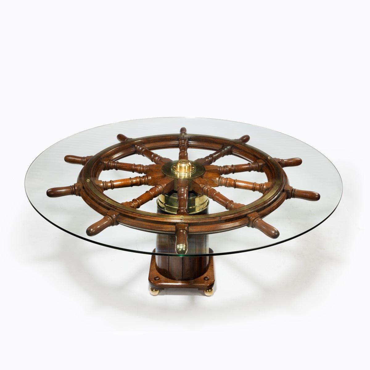 Anglais Table à manger fabriquée à partir d'une roue de gouvernail de navire du 19e siècle en vente