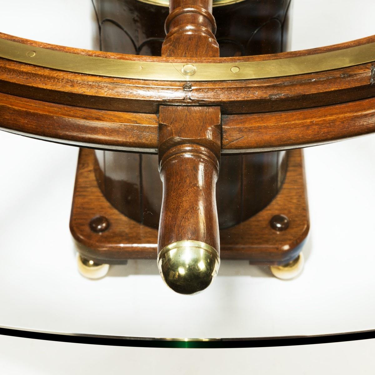 Milieu du XIXe siècle Table à manger fabriquée à partir d'une roue de gouvernail de navire du 19e siècle en vente