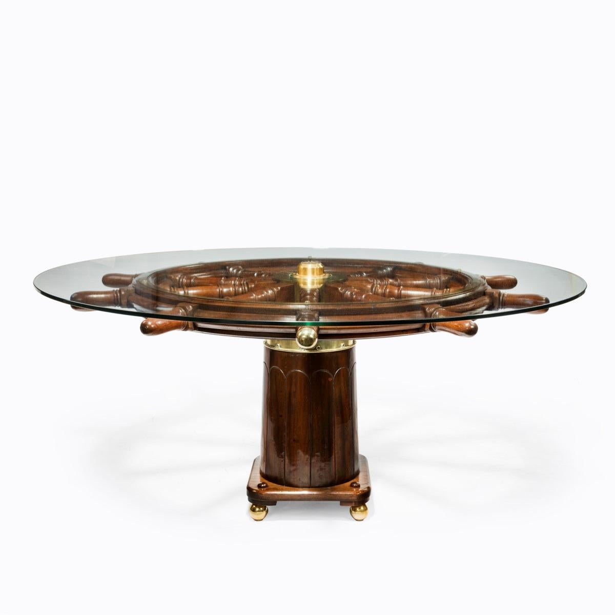 Laiton Table à manger fabriquée à partir d'une roue de gouvernail de navire du 19e siècle en vente