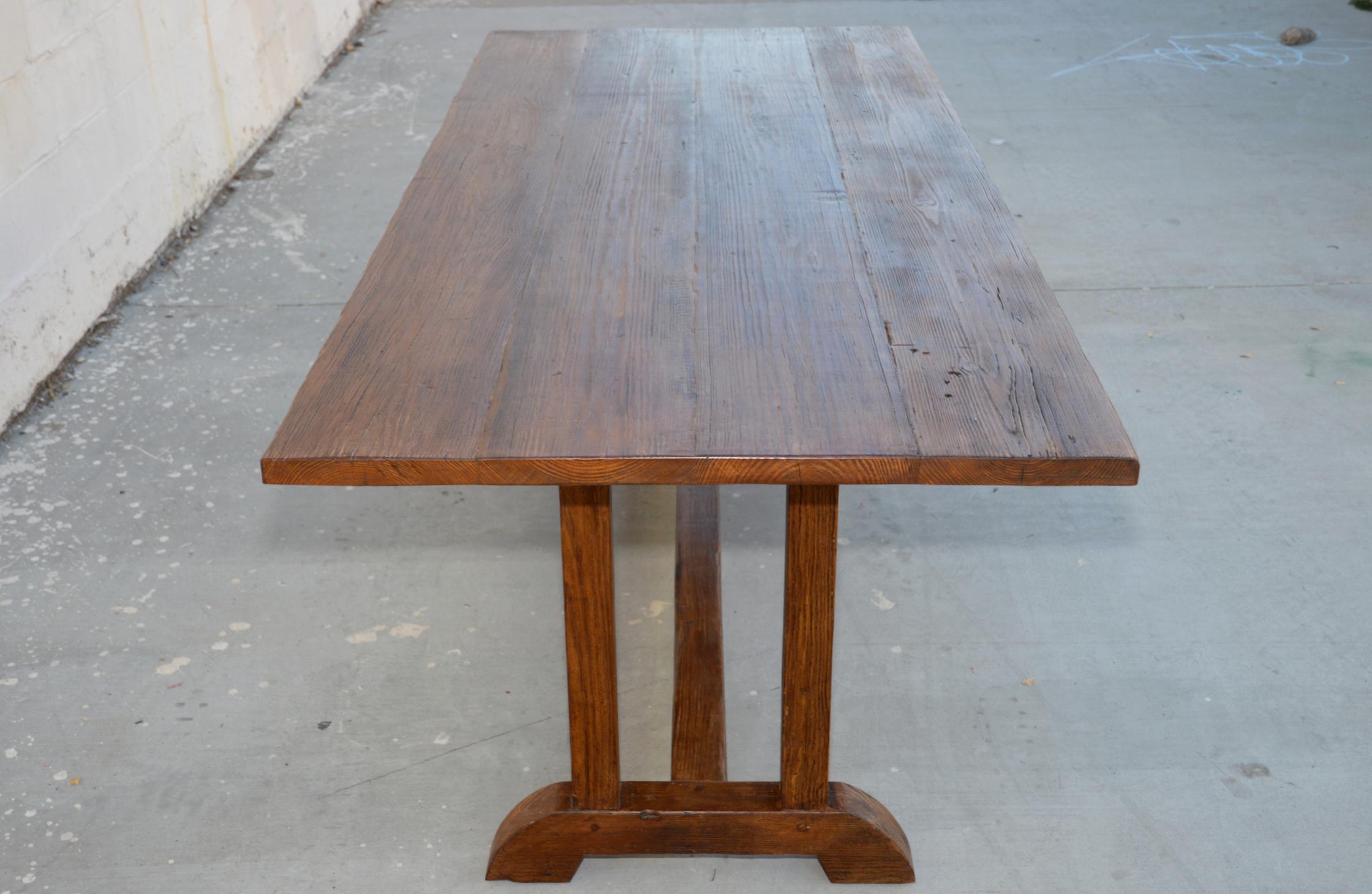 Américain Table de salle à manger Anna en cœur de pin vintage, fabriquée sur commande par Petersen Antiques en vente