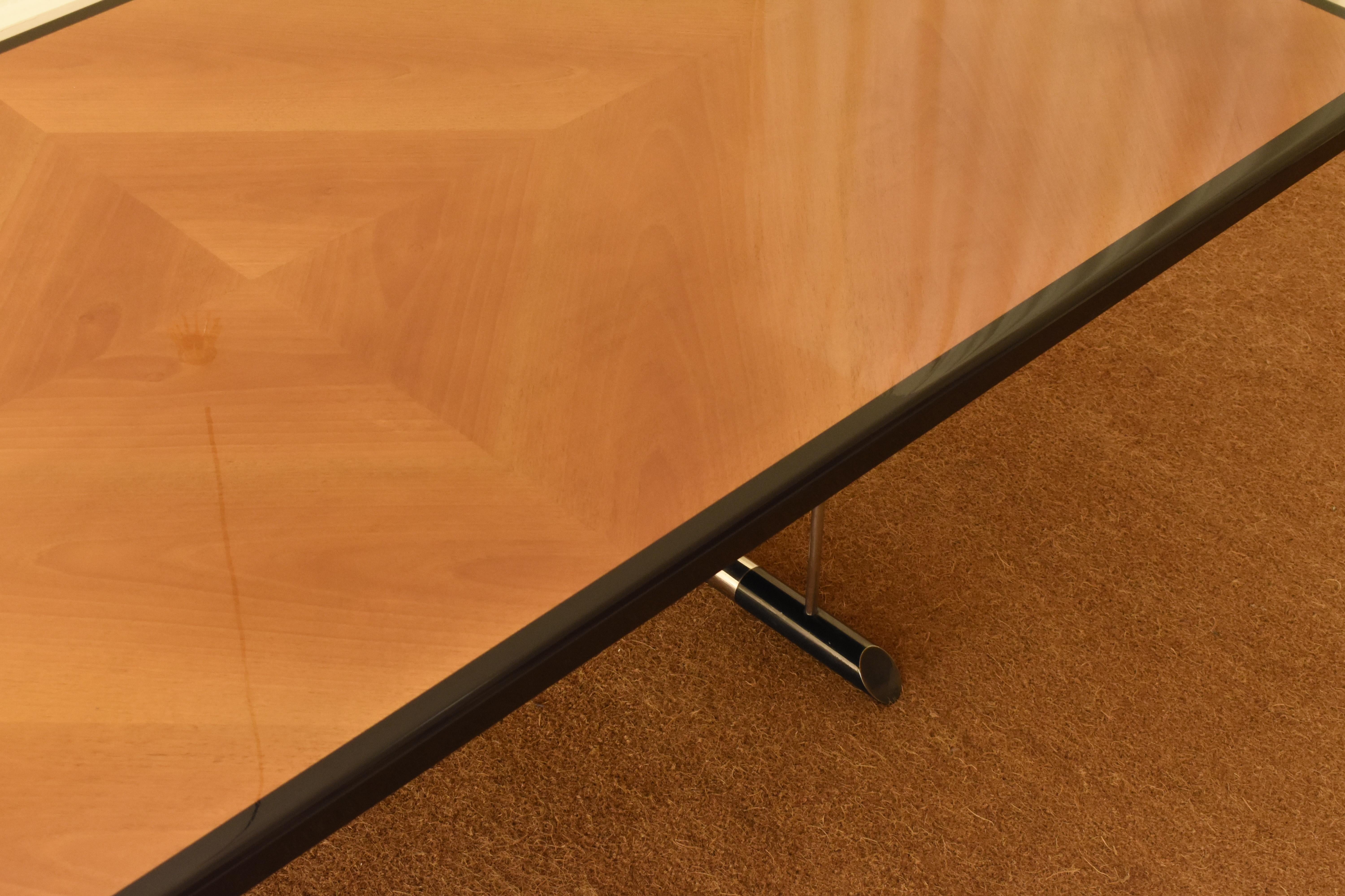 Laqué Table de salle à manger fabriquée par Simon Gavina, Italie, années 1970 en vente