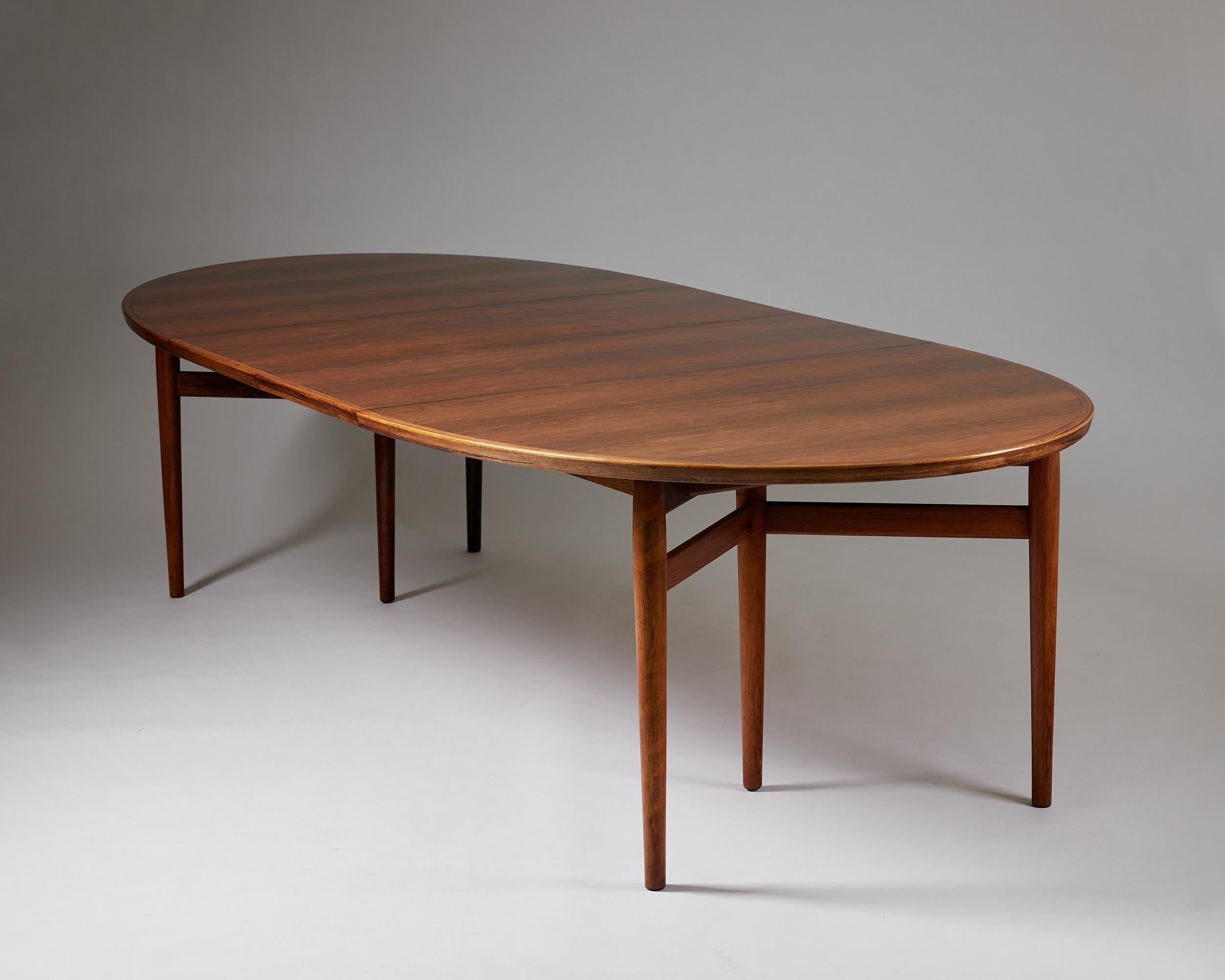 Dining table model 227 designed by Arne Vodder for Sibast,
Denmark, 1950s.

Rosewood.

Stamped.

H: 72 cm / 2' 4 1/4''
L: 198 cm / 6'6''
Length when fully extended: 298 cm / 9' 7 3/4''
Two extension leaves at 50 cm / 19 3/4'' each.
D: 106 cm / 41