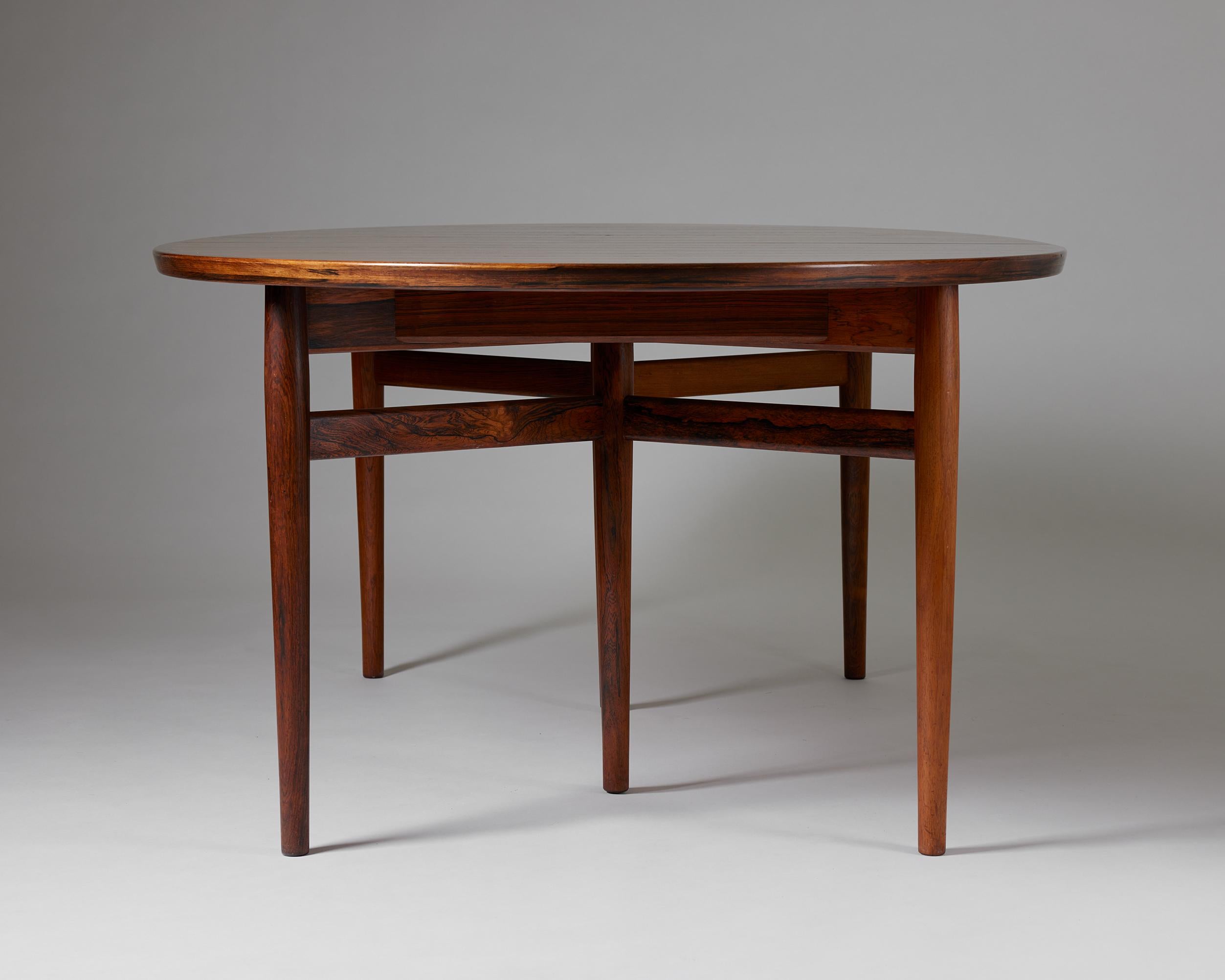 Mid-20th Century Dining table model 227 designed by Arne Vodder for Sibast, Denmark, 1950s For Sale