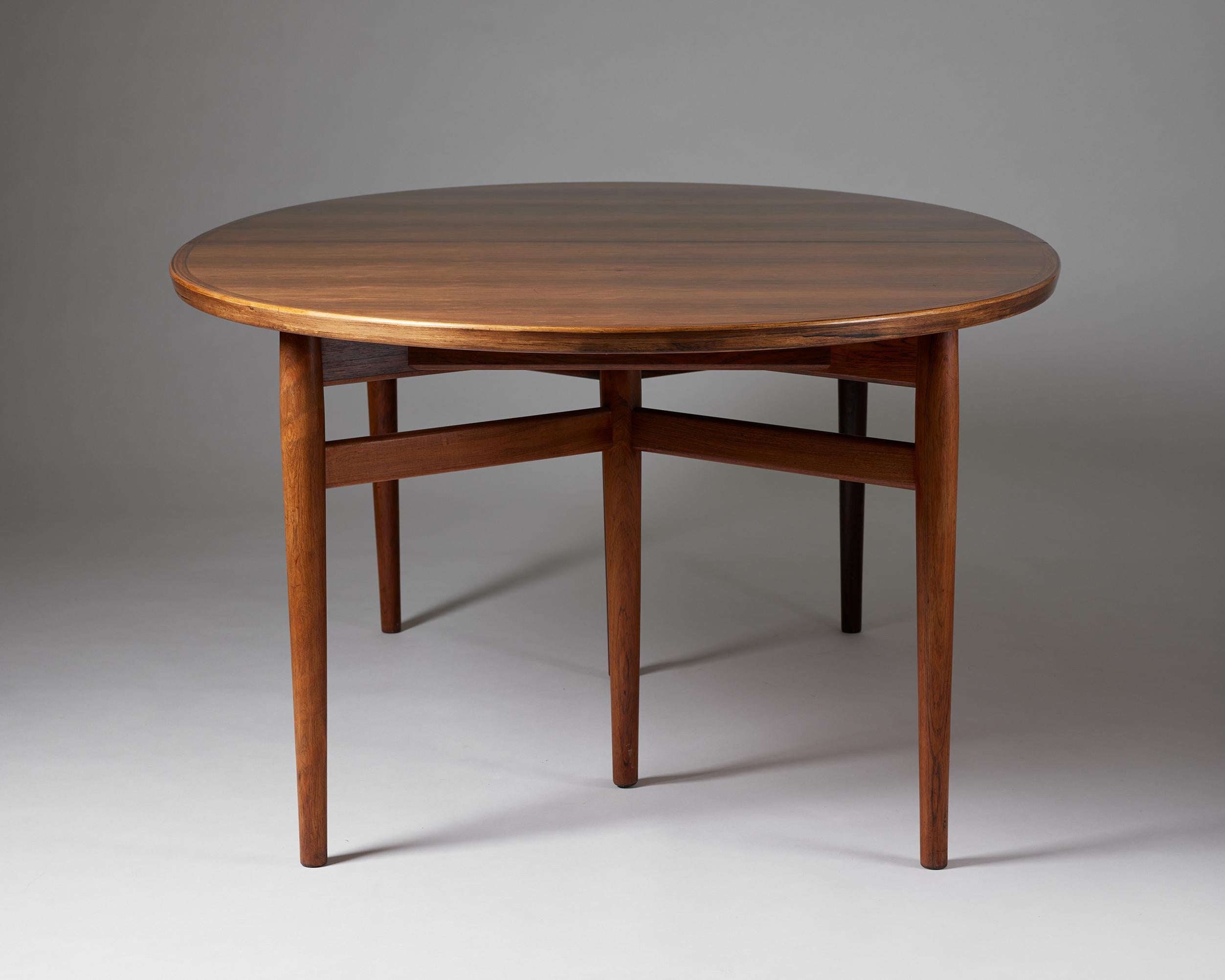 Rosewood Dining table model 227 designed by Arne Vodder for Sibast, Denmark, 1950s For Sale